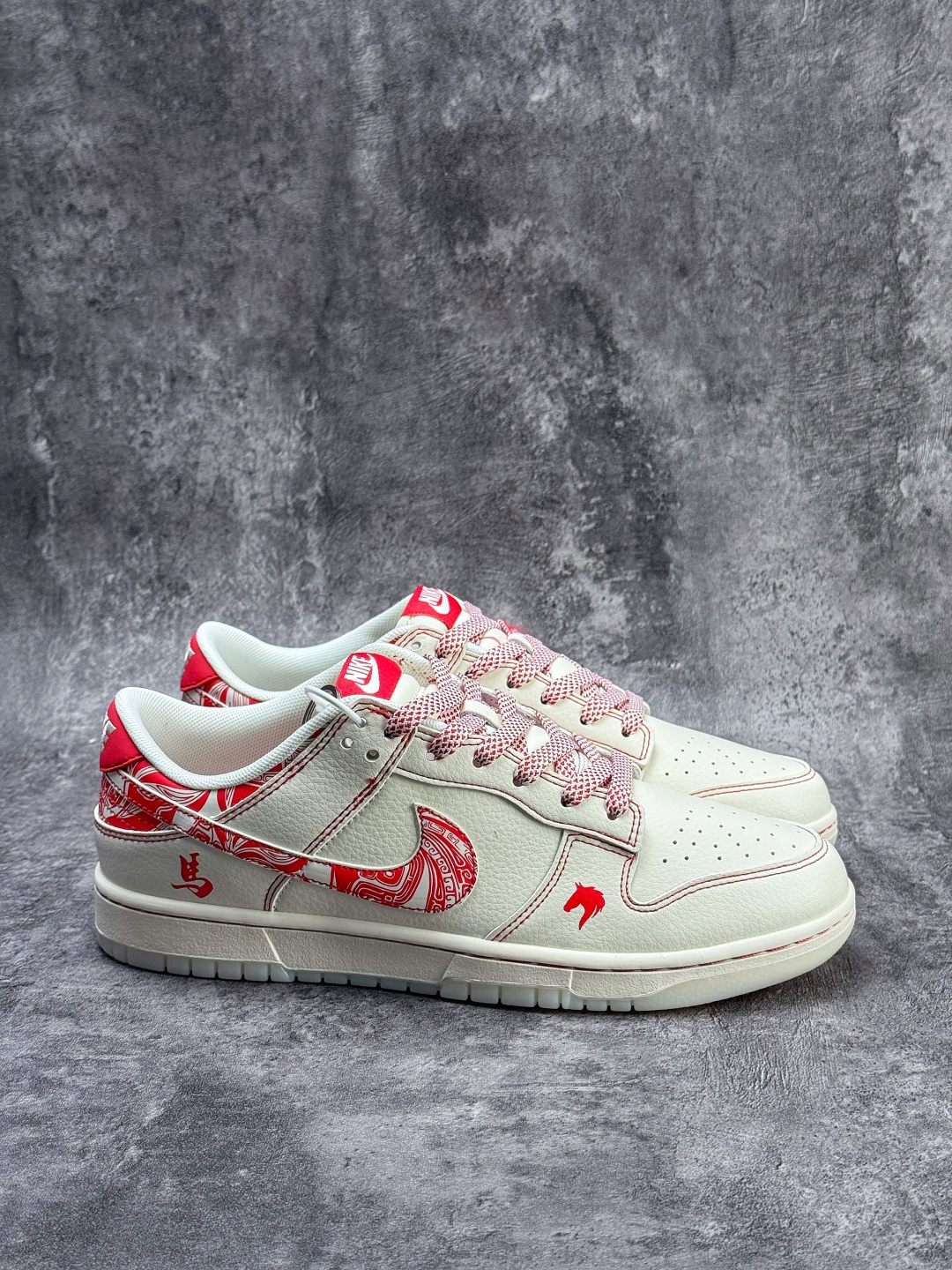 220 Nike SB Dunk Low 马年限定 白红满天星 JY6988-133-Chinese UA Cheap High Quatity Brand Clothes Bags handbags Sneakers wholesale wholesaler seller from China Factory suppliers Fashion Clothing Shoes best Quality Beautiful Price 220 Nike SB Dunk Low 马年限定 白红满天星 JY6988-133