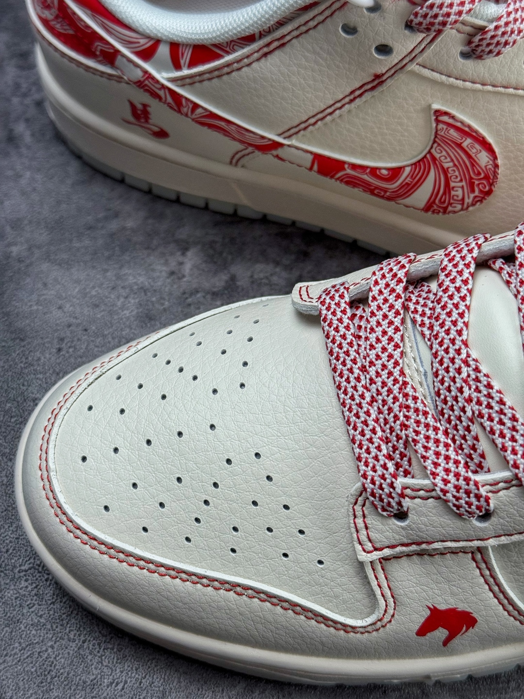 220 Nike SB Dunk Low 马年限定 白红满天星 JY6988-133-Chinese UA Cheap High Quatity Brand Clothes Bags handbags Sneakers wholesale wholesaler seller from China Factory suppliers Fashion Clothing Shoes best Quality Beautiful Price 220 Nike SB Dunk Low 马年限定 白红满天星 JY6988-133