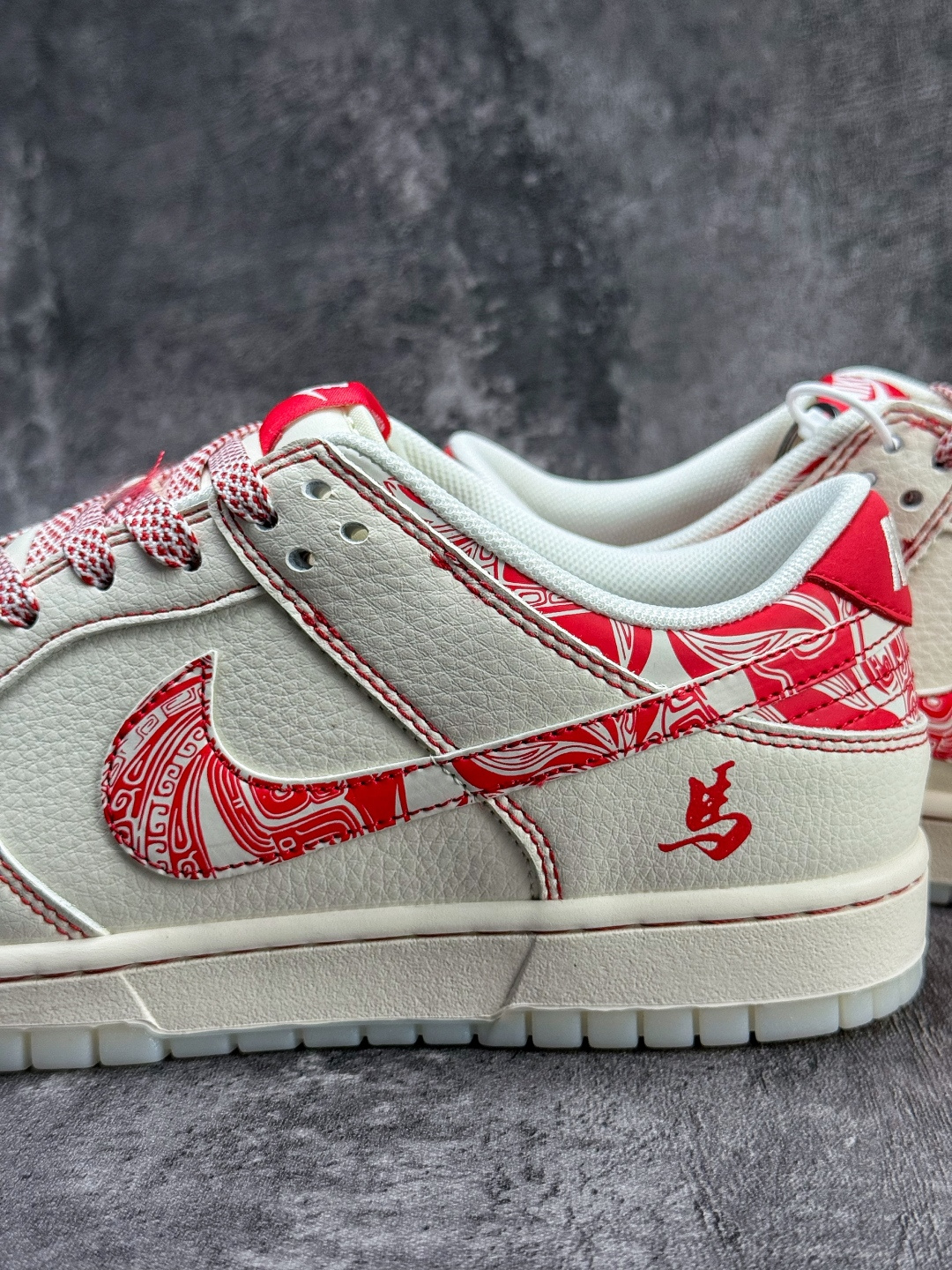 220 Nike SB Dunk Low 马年限定 白红满天星 JY6988-133-Chinese UA Cheap High Quatity Brand Clothes Bags handbags Sneakers wholesale wholesaler seller from China Factory suppliers Fashion Clothing Shoes best Quality Beautiful Price 220 Nike SB Dunk Low 马年限定 白红满天星 JY6988-133