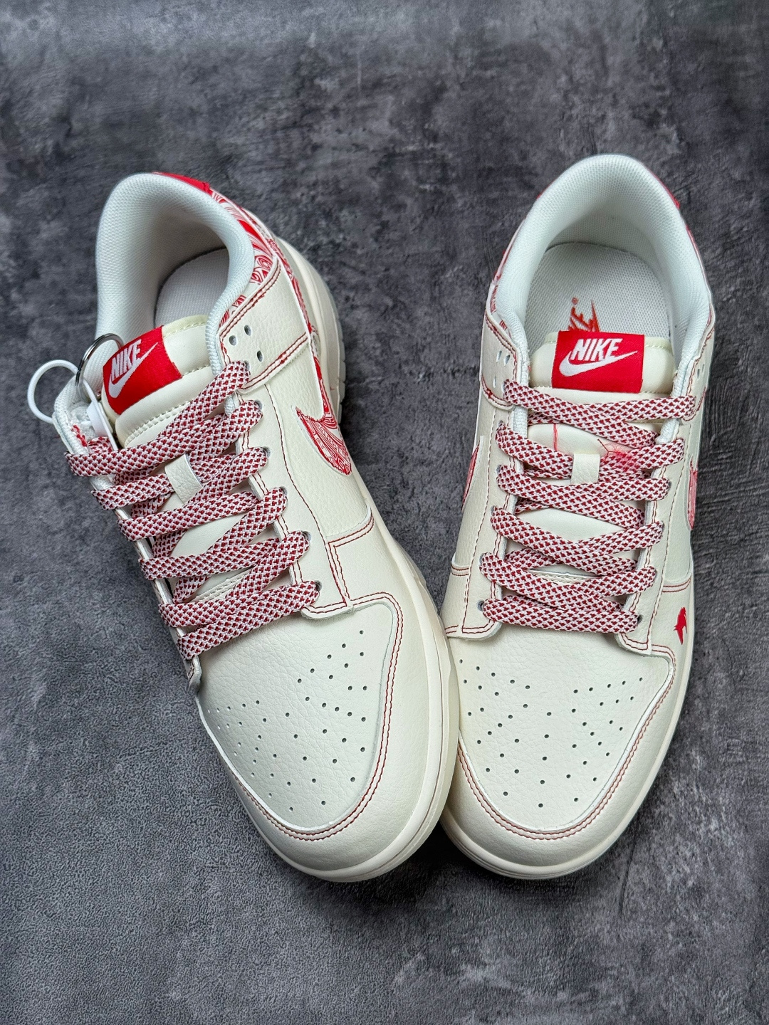 220 Nike SB Dunk Low 马年限定 白红满天星 JY6988-133-Chinese UA Cheap High Quatity Brand Clothes Bags handbags Sneakers wholesale wholesaler seller from China Factory suppliers Fashion Clothing Shoes best Quality Beautiful Price 220 Nike SB Dunk Low 马年限定 白红满天星 JY6988-133
