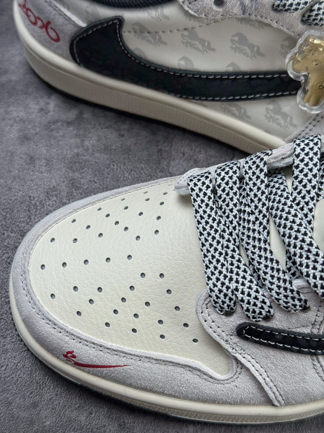 Travis Scott x Nike Air Jordan 1 Low 马年限定 Air Jordan 1 Low 反转灰白黑小勾满天星倒钩 XT6998-166 Travis Scott x Nike Air Jordan 1 Low 马年限定 Air Jordan 1 Low 反转灰白黑小勾满天星倒钩 XT6998-166