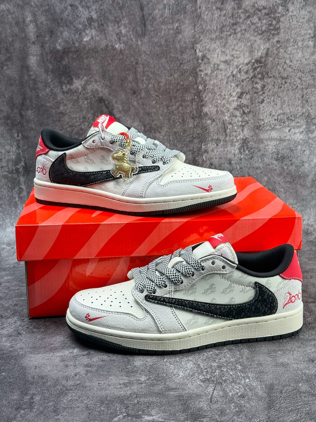 Travis Scott x Nike Air Jordan 1 Low 马年限定 Air Jordan 1 Low 反转灰白黑小勾满天星倒钩 XT6998-166 Travis Scott x Nike Air Jordan 1 Low 马年限定 Air Jordan 1 Low 反转灰白黑小勾满天星倒钩 XT6998-166
