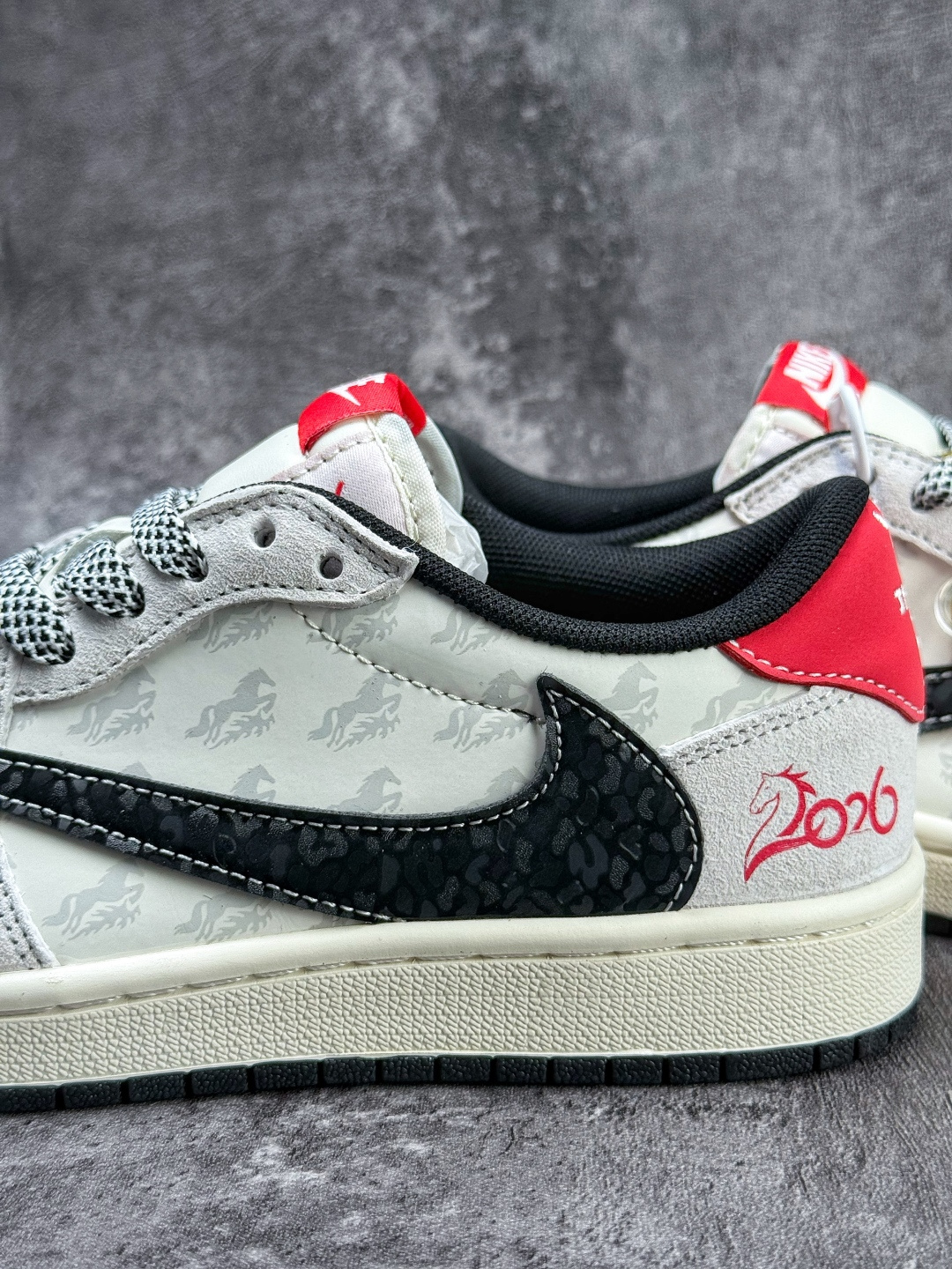 Travis Scott x Nike Air Jordan 1 Low 马年限定 Air Jordan 1 Low 反转灰白黑小勾满天星倒钩 XT6998-166 Travis Scott x Nike Air Jordan 1 Low 马年限定 Air Jordan 1 Low 反转灰白黑小勾满天星倒钩 XT6998-166