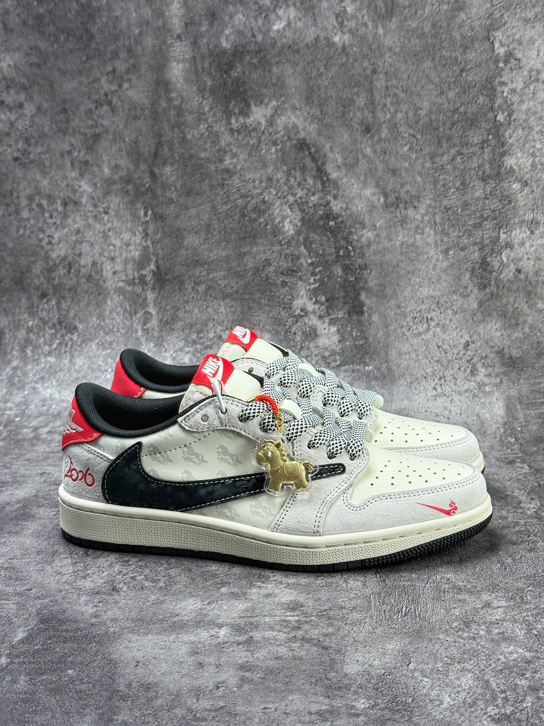 Travis Scott x Nike Air Jordan 1 Low 马年限定 Air Jordan 1 Low 反转灰白黑小勾满天星倒钩 XT6998-166 Travis Scott x Nike Air Jordan 1 Low 马年限定 Air Jordan 1 Low 反转灰白黑小勾满天星倒钩 XT6998-166