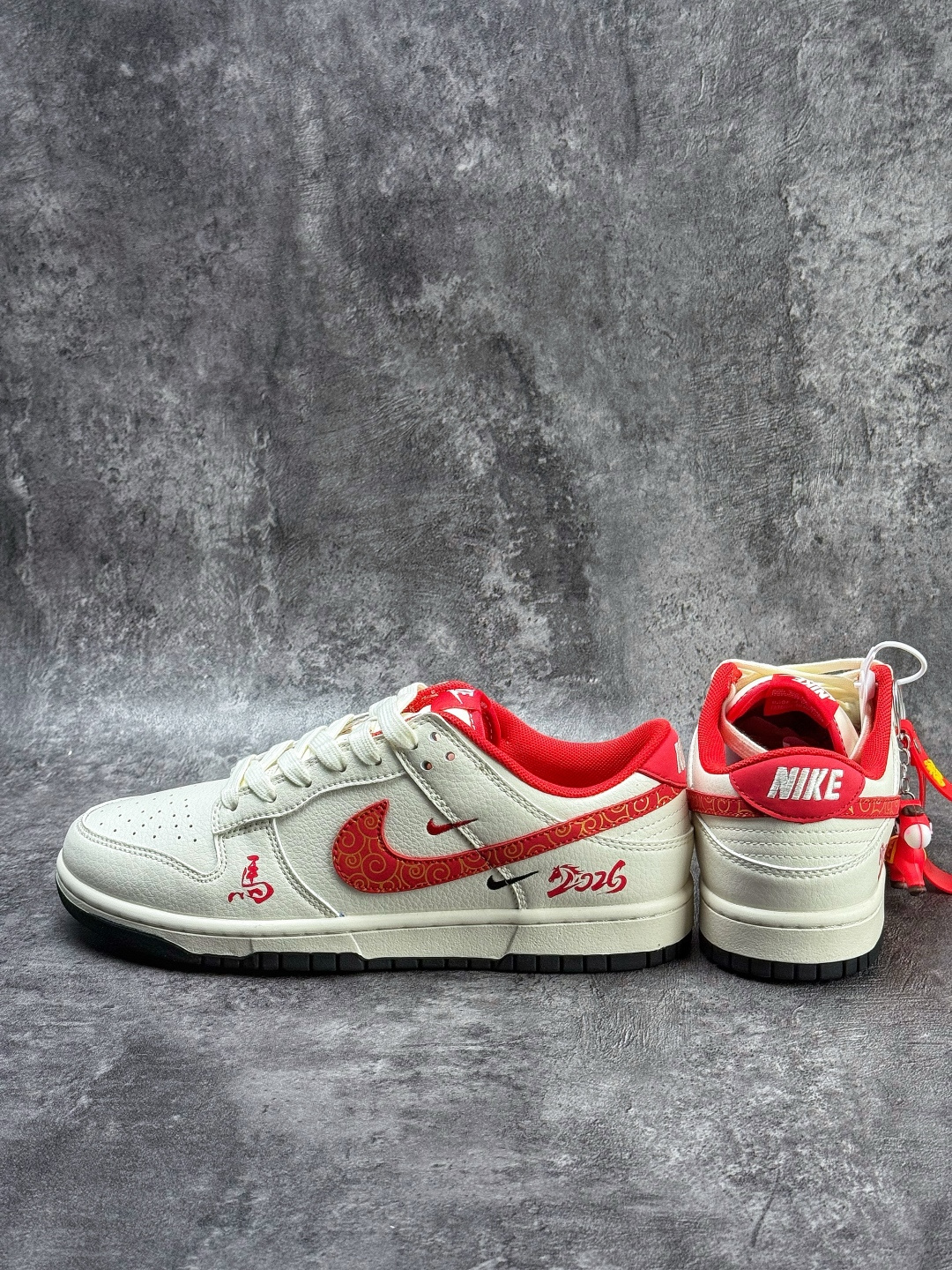 Nike SB Dunk Low 马年限定 白红双小勾 MZ9588-861