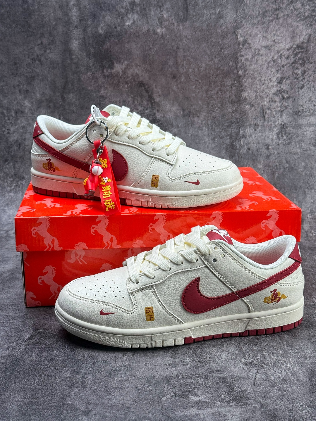 230 Nike SB Dunk Low 马年限定 白红小勾 MZ9588-858-Chinese UA Cheap High Quatity Brand Clothes Bags handbags Sneakers wholesale wholesaler seller from China Factory suppliers Fashion Clothing Shoes best Quality Beautiful Price 230 Nike SB Dunk Low 马年限定 白红小勾 MZ9588-858