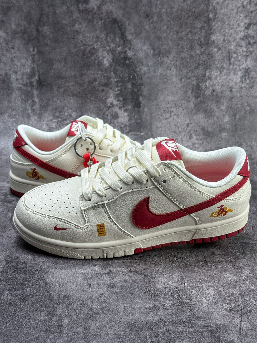 230 Nike SB Dunk Low 马年限定 白红小勾 MZ9588-858-Chinese UA Cheap High Quatity Brand Clothes Bags handbags Sneakers wholesale wholesaler seller from China Factory suppliers Fashion Clothing Shoes best Quality Beautiful Price 230 Nike SB Dunk Low 马年限定 白红小勾 MZ9588-858