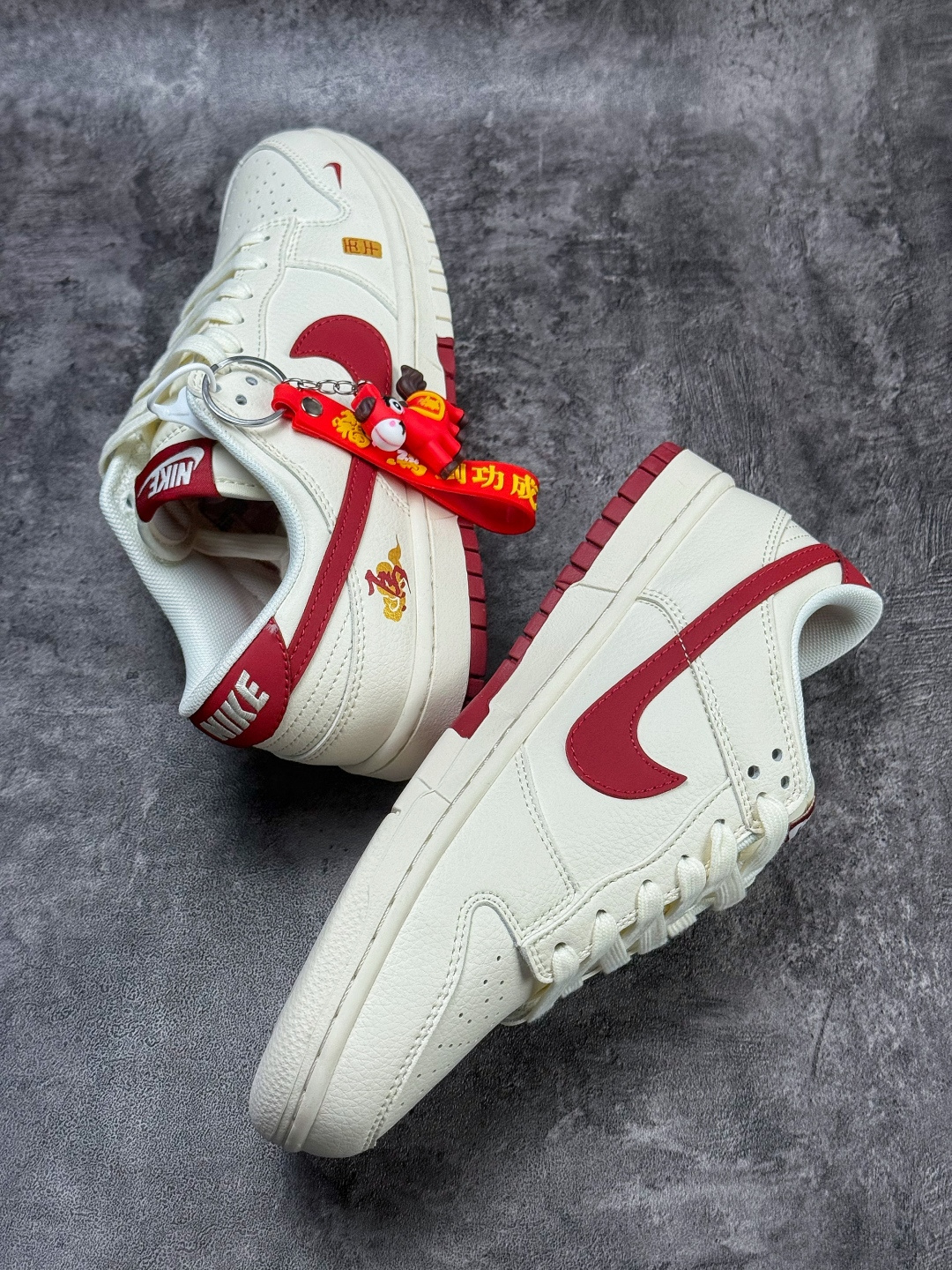 230 Nike SB Dunk Low 马年限定 白红小勾 MZ9588-858-Chinese UA Cheap High Quatity Brand Clothes Bags handbags Sneakers wholesale wholesaler seller from China Factory suppliers Fashion Clothing Shoes best Quality Beautiful Price 230 Nike SB Dunk Low 马年限定 白红小勾 MZ9588-858