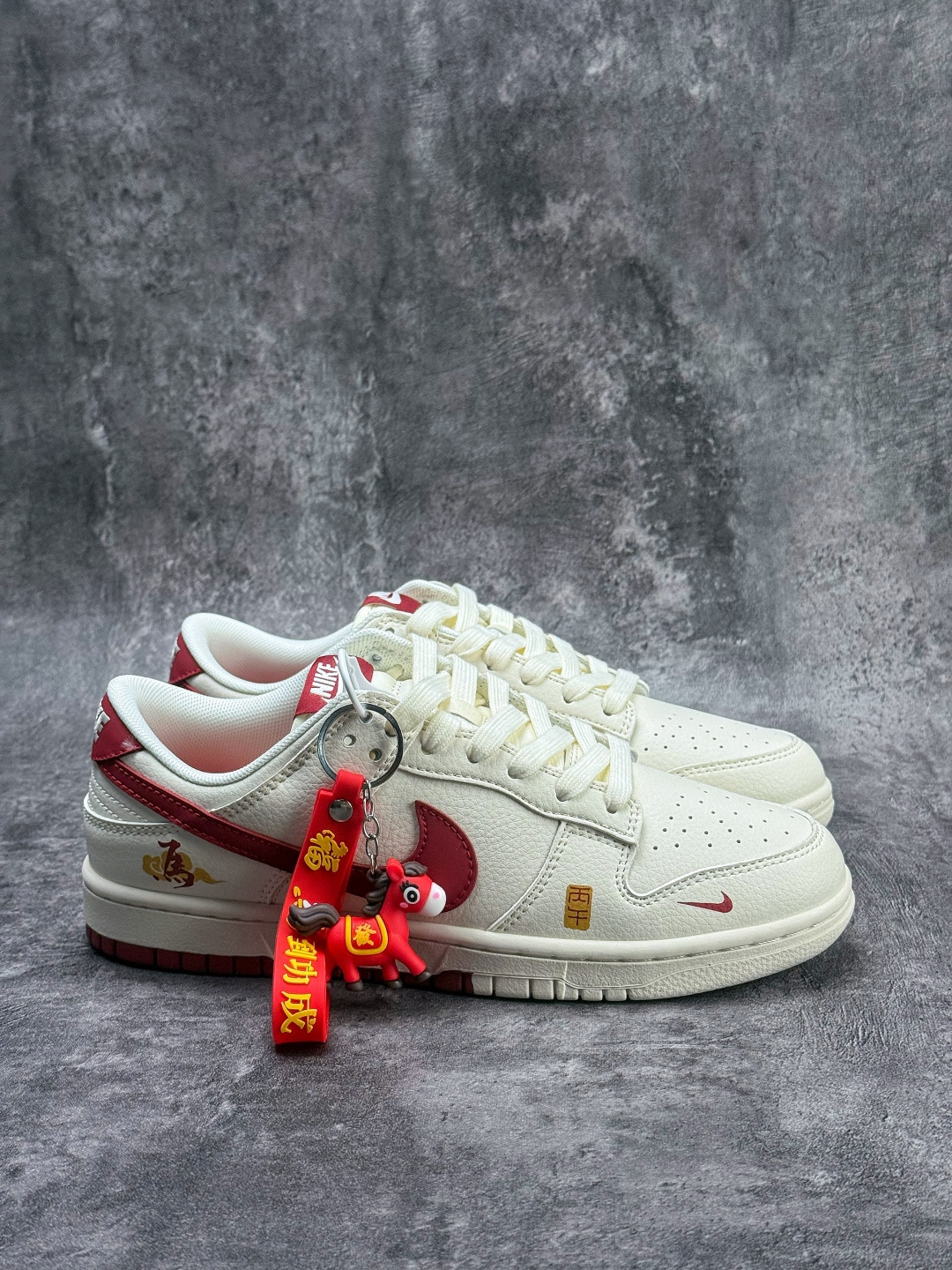 230 Nike SB Dunk Low 马年限定 白红小勾 MZ9588-858-Chinese UA Cheap High Quatity Brand Clothes Bags handbags Sneakers wholesale wholesaler seller from China Factory suppliers Fashion Clothing Shoes best Quality Beautiful Price 230 Nike SB Dunk Low 马年限定 白红小勾 MZ9588-858