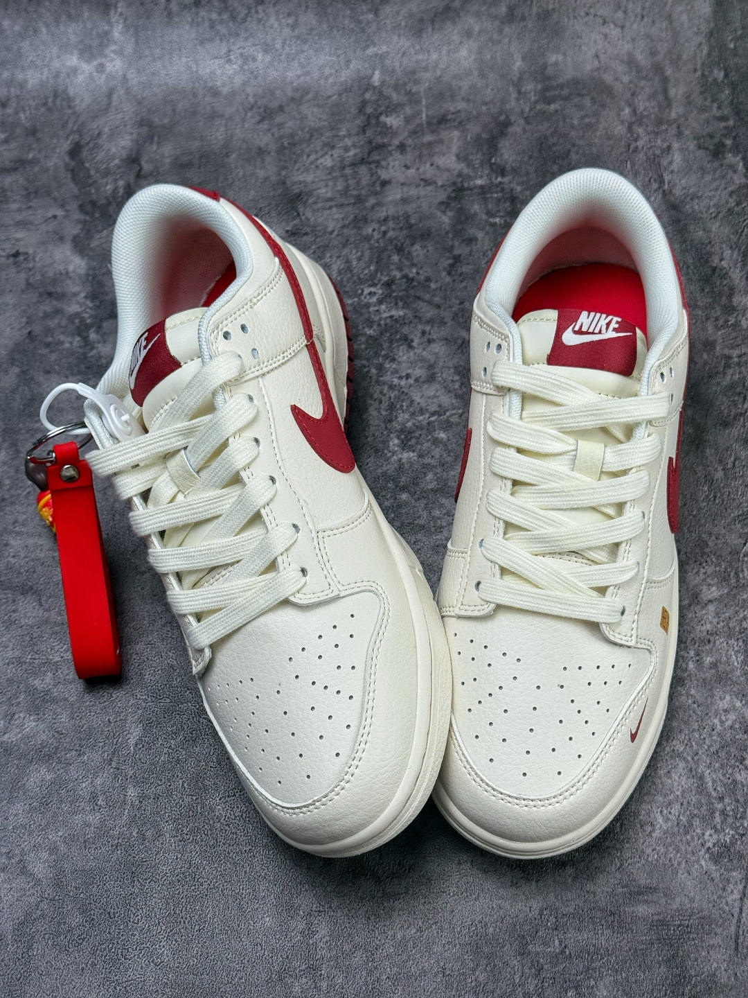 230 Nike SB Dunk Low 马年限定 白红小勾 MZ9588-858-Chinese UA Cheap High Quatity Brand Clothes Bags handbags Sneakers wholesale wholesaler seller from China Factory suppliers Fashion Clothing Shoes best Quality Beautiful Price 230 Nike SB Dunk Low 马年限定 白红小勾 MZ9588-858
