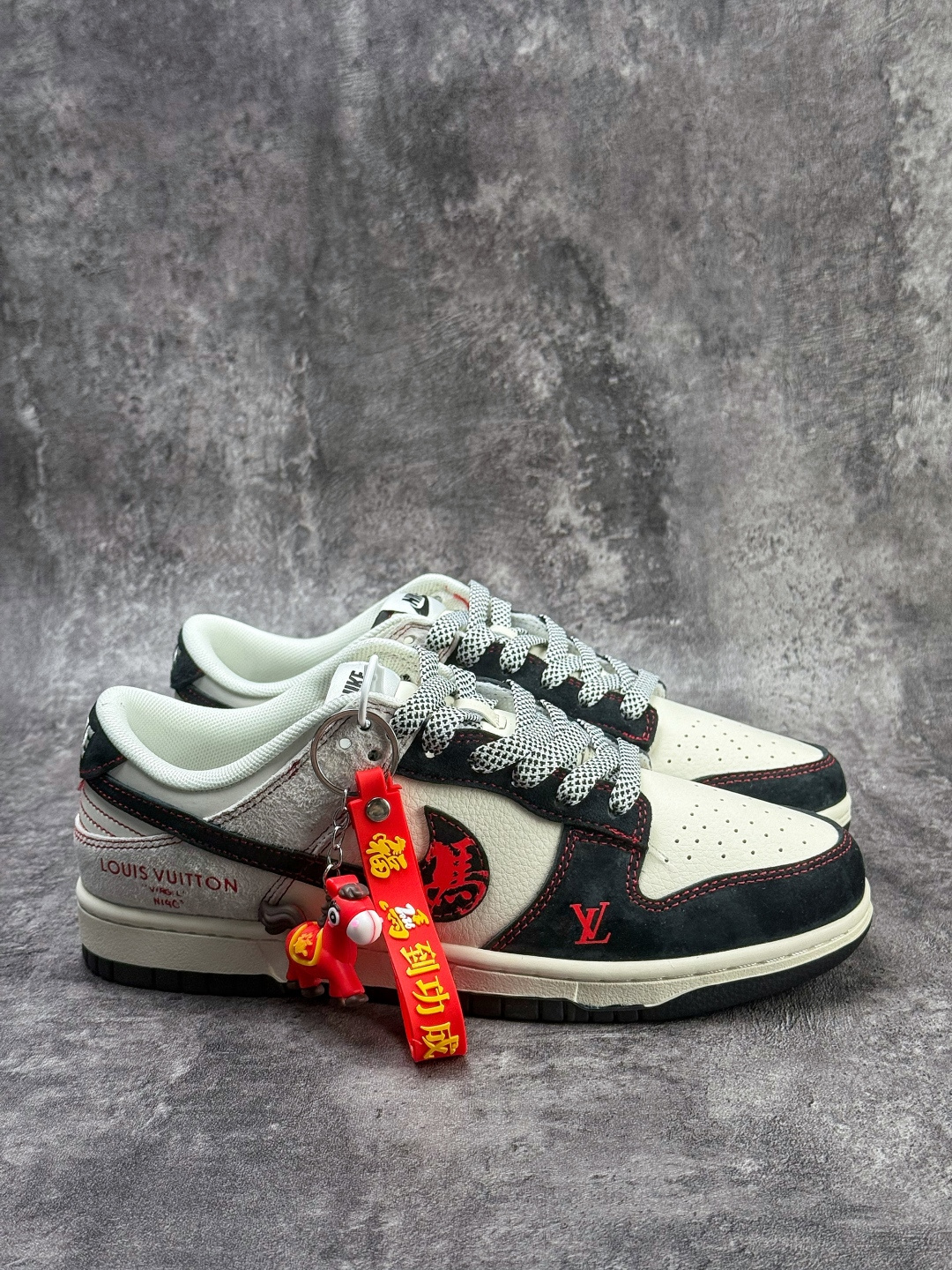 Nike SB Dunk Low x Louis Vuitton 黑白灰满天星 HT5088-655-Top High Quatity Cheap Sneakers Fashion Clothing Clothes Bags handbags Shoes of all Brand wholesale With The best Quality And Beautiful Price from China Factory Chinese suppliers wholesaler seller Nike SB Dunk Low x Louis Vuitton 黑白灰满天星 HT5088-655