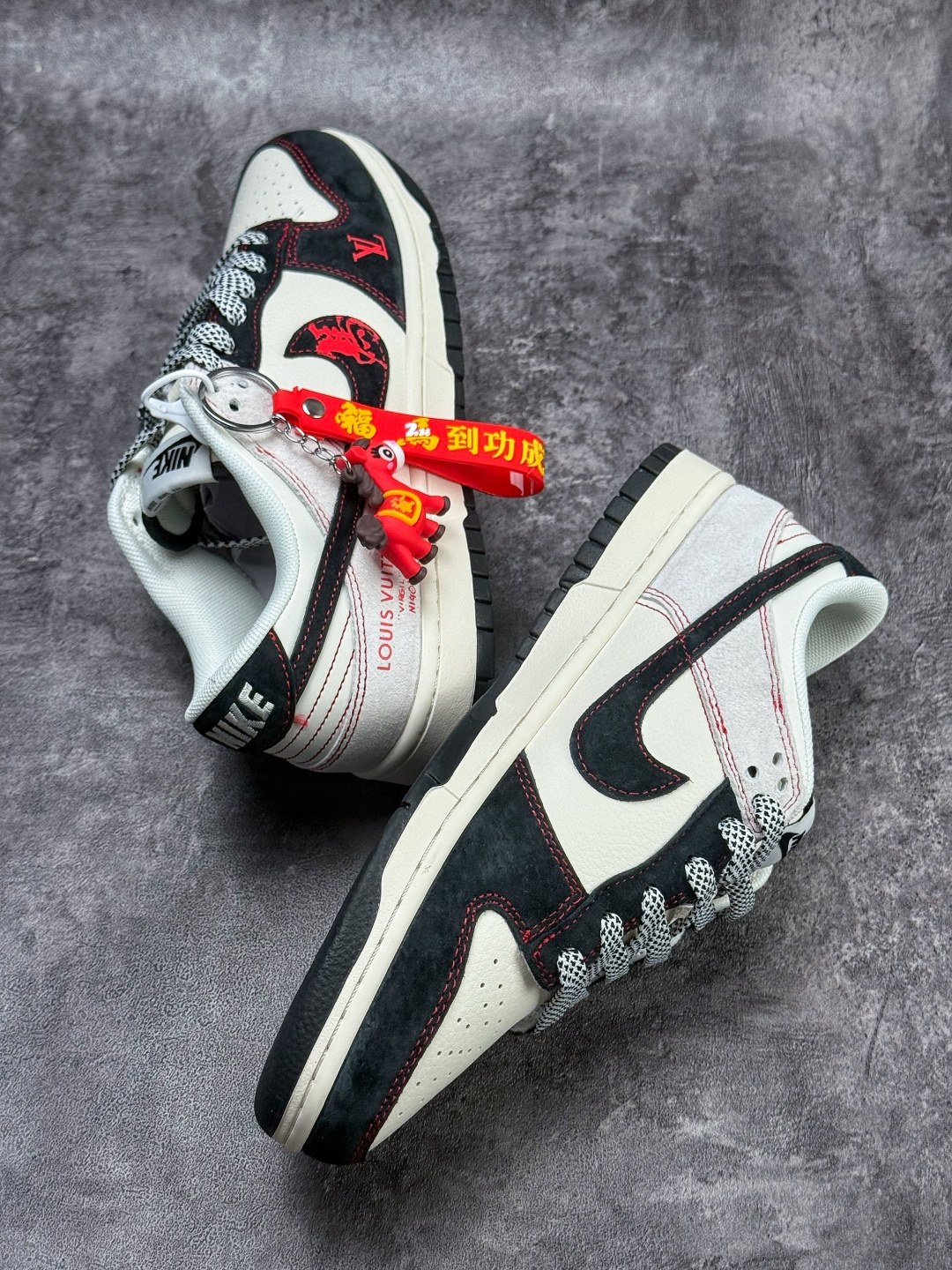 Nike SB Dunk Low x Louis Vuitton 黑白灰满天星 HT5088-655-Top High Quatity Cheap Sneakers Fashion Clothing Clothes Bags handbags Shoes of all Brand wholesale With The best Quality And Beautiful Price from China Factory Chinese suppliers wholesaler seller Nike SB Dunk Low x Louis Vuitton 黑白灰满天星 HT5088-655