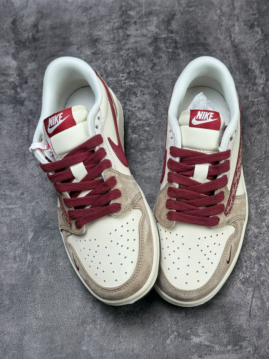 Travis Scott x Nike Air Jordan 1 Low 马年限定 Air Jordan 1 Low 反转棕白红小勾倒钩 版本 JP2026-159-Top High Quatity Cheap Sneakers Fashion Clothing Clothes Bags handbags Shoes of all Brand wholesale With The best Quality And Beautiful Price from China Factory Chinese suppliers wholesaler seller Travis Scott x Nike Air Jordan 1 Low 马年限定 Air Jordan 1 Low 反转棕白红小勾倒钩 版本 JP2026-159