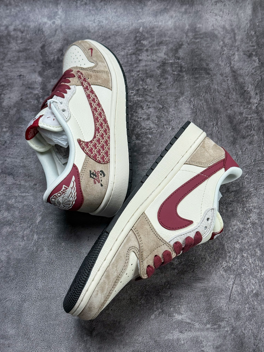 Travis Scott x Nike Air Jordan 1 Low 马年限定 Air Jordan 1 Low 反转棕白红小勾倒钩 版本 JP2026-159-Top High Quatity Cheap Sneakers Fashion Clothing Clothes Bags handbags Shoes of all Brand wholesale With The best Quality And Beautiful Price from China Factory Chinese suppliers wholesaler seller Travis Scott x Nike Air Jordan 1 Low 马年限定 Air Jordan 1 Low 反转棕白红小勾倒钩 版本 JP2026-159