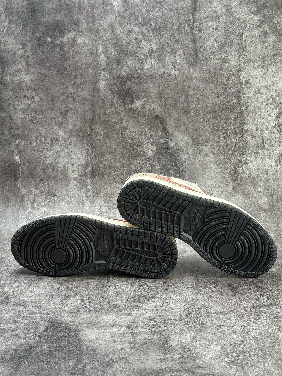Travis Scott x Nike Air Jordan 1 Low 马年限定 Air Jordan 1 Low 反转棕白红小勾倒钩 版本 JP2026-159-Top High Quatity Cheap Sneakers Fashion Clothing Clothes Bags handbags Shoes of all Brand wholesale With The best Quality And Beautiful Price from China Factory Chinese suppliers wholesaler seller Travis Scott x Nike Air Jordan 1 Low 马年限定 Air Jordan 1 Low 反转棕白红小勾倒钩 版本 JP2026-159