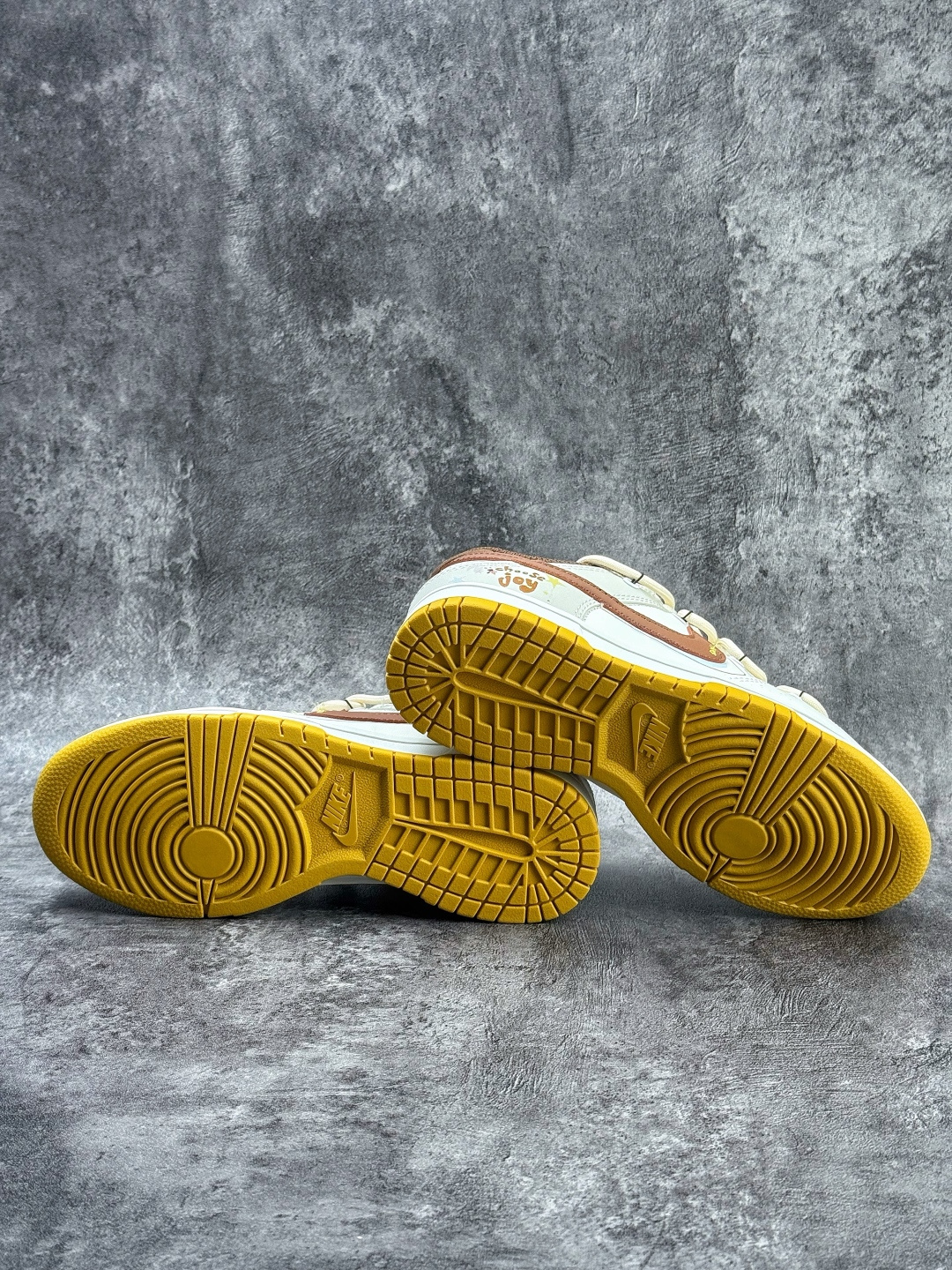Nike SB Dunk Low 白棕 HM3695-071-Top High Quatity Cheap Sneakers Fashion Clothing Clothes Bags handbags Shoes of all Brand wholesale With The best Quality And Beautiful Price from China Factory Chinese suppliers wholesaler seller Nike SB Dunk Low 白棕 HM3695-071