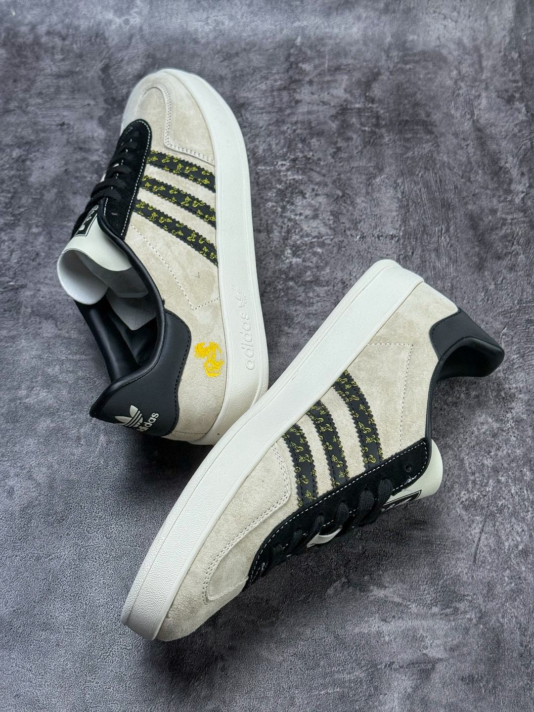 F版 马年新款海外定制限量发售 Adidas Originals GAZELLE BOLD W“马年联名限定”限定德训鞋 LX0901-Top High Quatity Cheap Sneakers Fashion Clothing Clothes Bags handbags Shoes of all Brand wholesale With The best Quality And Beautiful Price from China Factory Chinese suppliers wholesaler seller F版 马年新款海外定制限量发售 Adidas Originals GAZELLE BOLD W“马年联名限定”限定德训鞋 LX0901