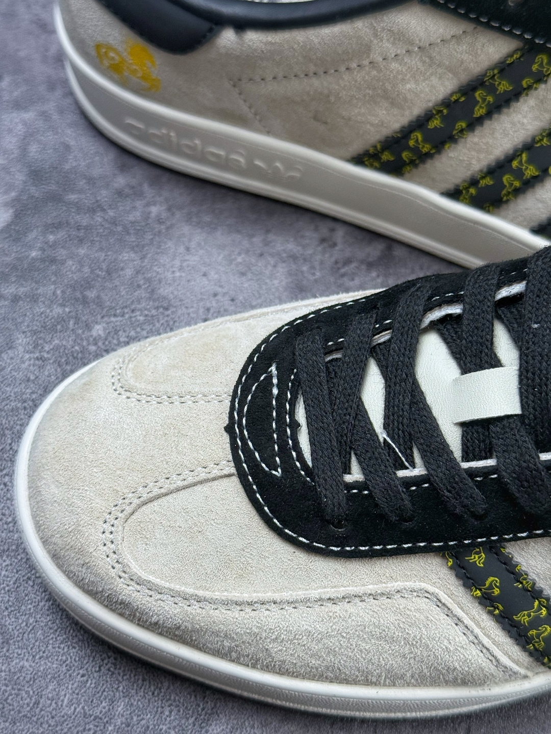 F版 马年新款海外定制限量发售 Adidas Originals GAZELLE BOLD W“马年联名限定”限定德训鞋 LX0901-Top High Quatity Cheap Sneakers Fashion Clothing Clothes Bags handbags Shoes of all Brand wholesale With The best Quality And Beautiful Price from China Factory Chinese suppliers wholesaler seller F版 马年新款海外定制限量发售 Adidas Originals GAZELLE BOLD W“马年联名限定”限定德训鞋 LX0901