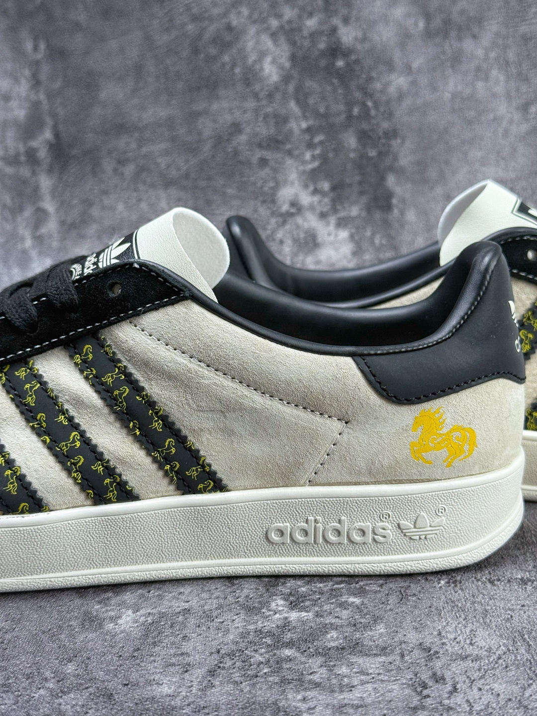 F版 马年新款海外定制限量发售 Adidas Originals GAZELLE BOLD W“马年联名限定”限定德训鞋 LX0901-Top High Quatity Cheap Sneakers Fashion Clothing Clothes Bags handbags Shoes of all Brand wholesale With The best Quality And Beautiful Price from China Factory Chinese suppliers wholesaler seller F版 马年新款海外定制限量发售 Adidas Originals GAZELLE BOLD W“马年联名限定”限定德训鞋 LX0901