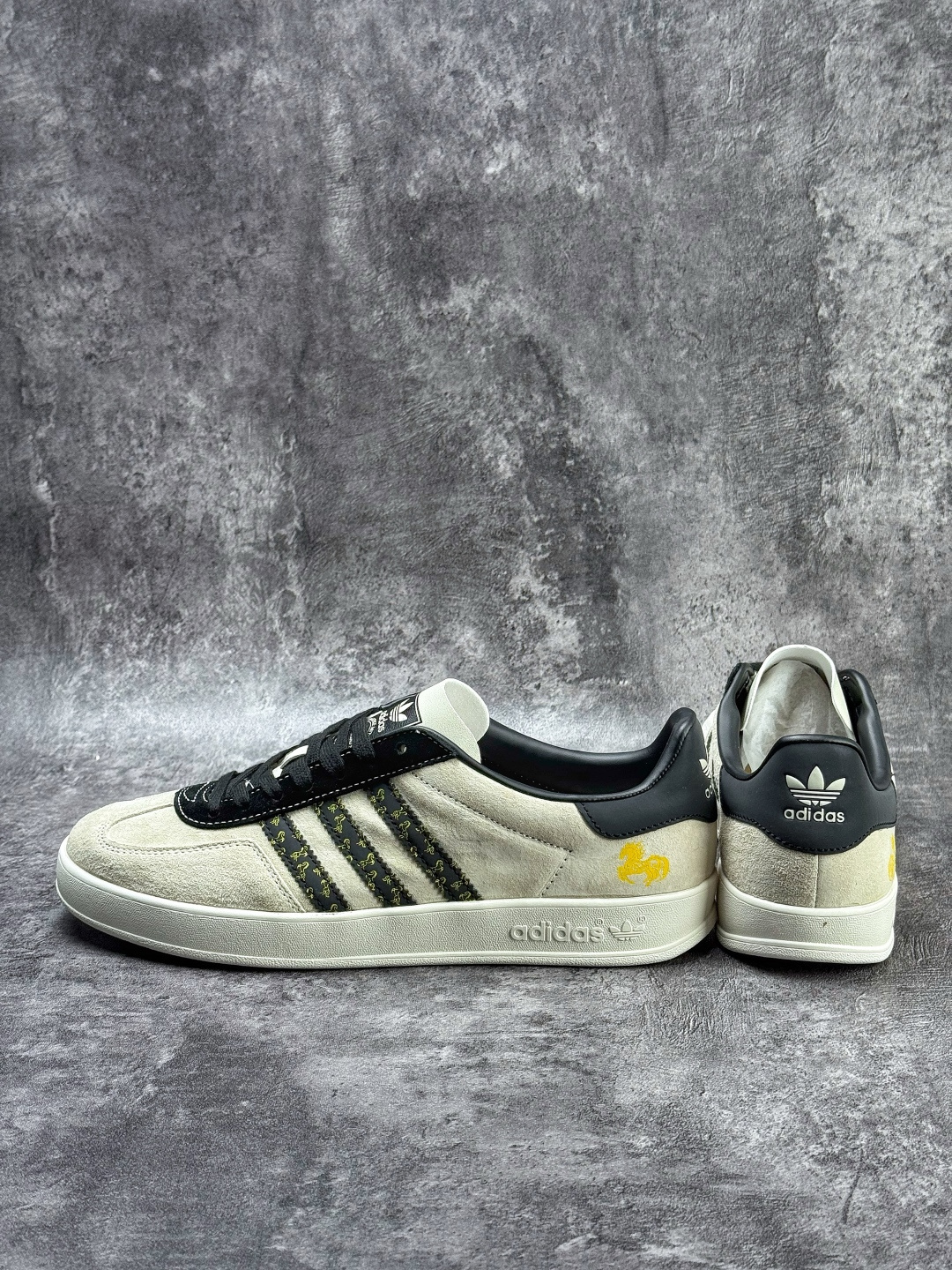F版 马年新款海外定制限量发售 Adidas Originals GAZELLE BOLD W“马年联名限定”限定德训鞋 LX0901-Top High Quatity Cheap Sneakers Fashion Clothing Clothes Bags handbags Shoes of all Brand wholesale With The best Quality And Beautiful Price from China Factory Chinese suppliers wholesaler seller F版 马年新款海外定制限量发售 Adidas Originals GAZELLE BOLD W“马年联名限定”限定德训鞋 LX0901