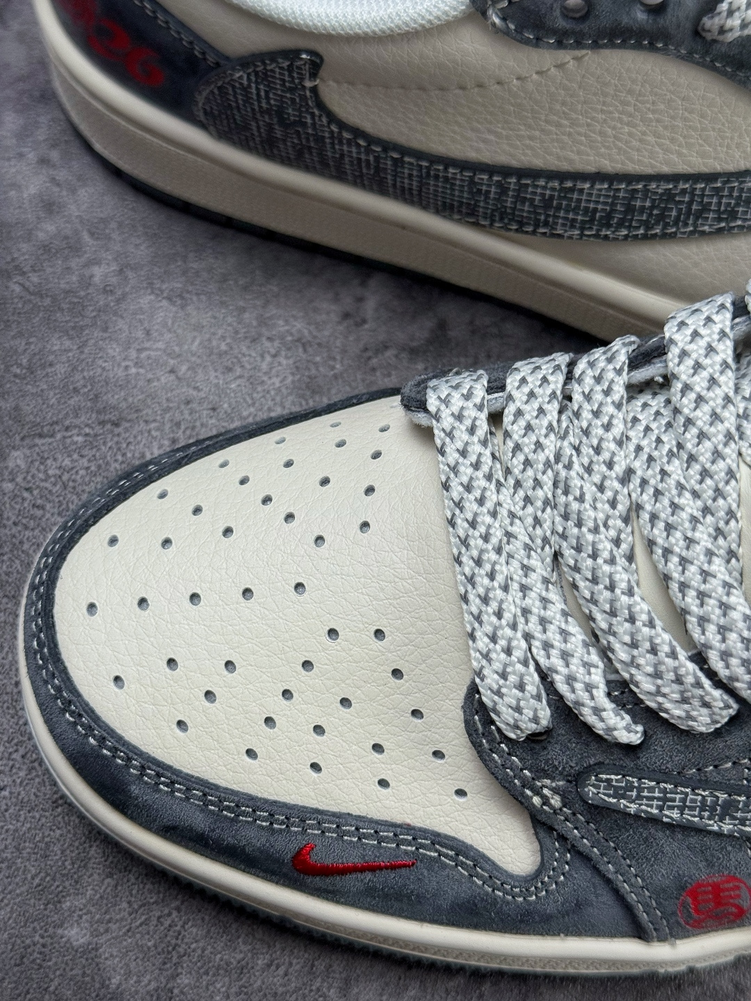 Travis Scott x Nike Air Jordan 1 Low 马年限定 Air Jordan 1 Low 反转灰白小勾满天星倒钩 XT6998-161