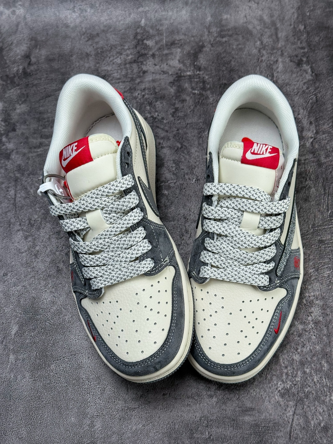 Travis Scott x Nike Air Jordan 1 Low 马年限定 Air Jordan 1 Low 反转灰白小勾满天星倒钩 XT6998-161
