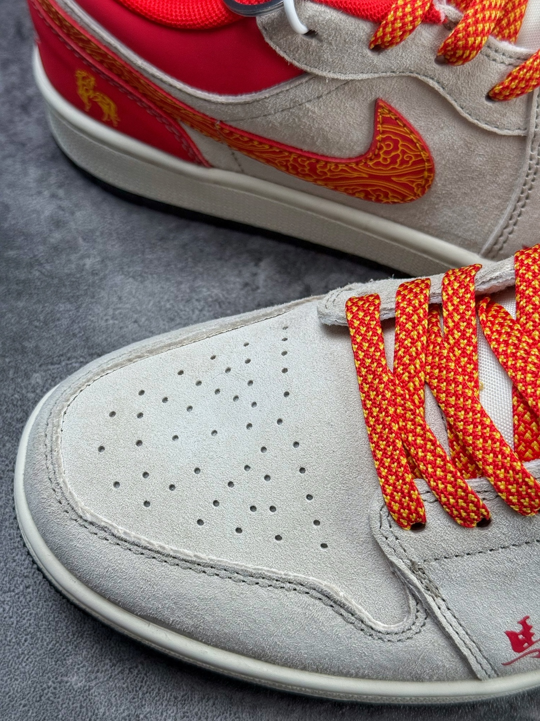 Air Jordan 1 Retro Low 马年限定 灰红满天星 XT6998-170-Top High Quatity Cheap Sneakers Fashion Clothing Clothes Bags handbags Shoes of all Brand wholesale With The best Quality And Beautiful Price from China Factory Chinese suppliers wholesaler seller Air Jordan 1 Retro Low 马年限定 灰红满天星 XT6998-170