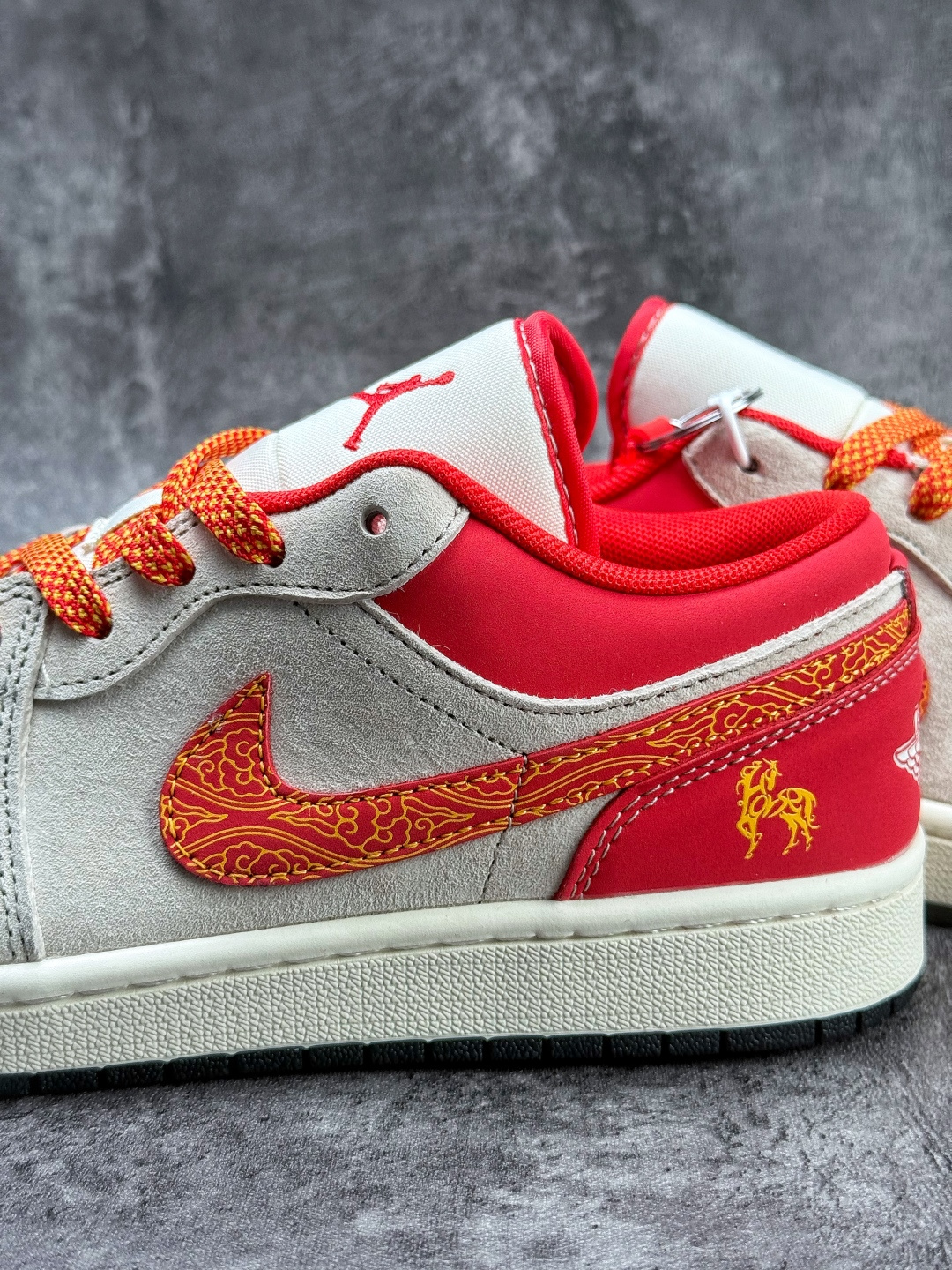 Air Jordan 1 Retro Low 马年限定 灰红满天星 XT6998-170-Top High Quatity Cheap Sneakers Fashion Clothing Clothes Bags handbags Shoes of all Brand wholesale With The best Quality And Beautiful Price from China Factory Chinese suppliers wholesaler seller Air Jordan 1 Retro Low 马年限定 灰红满天星 XT6998-170