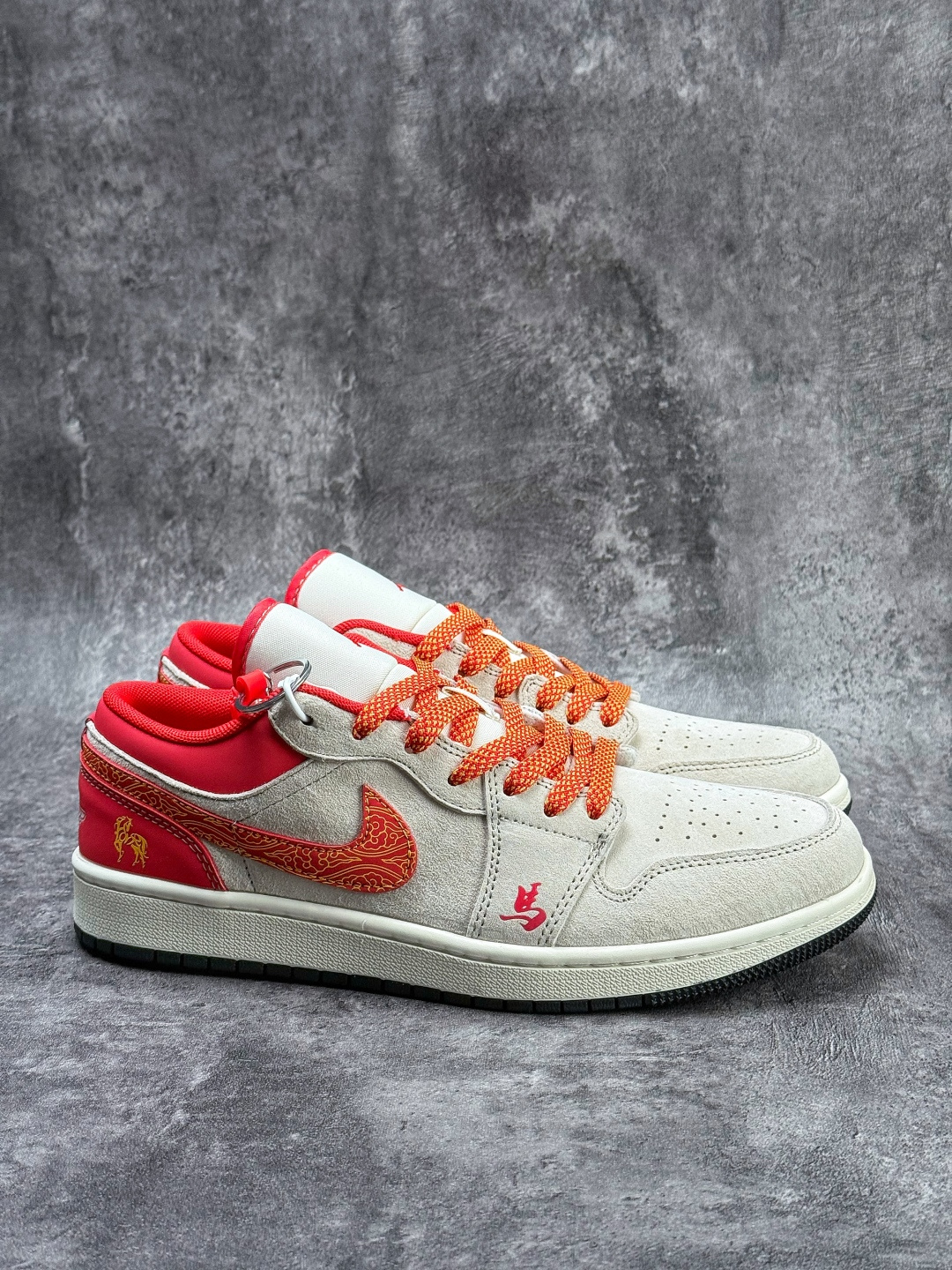 Air Jordan 1 Retro Low 马年限定 灰红满天星 XT6998-170-Top High Quatity Cheap Sneakers Fashion Clothing Clothes Bags handbags Shoes of all Brand wholesale With The best Quality And Beautiful Price from China Factory Chinese suppliers wholesaler seller Air Jordan 1 Retro Low 马年限定 灰红满天星 XT6998-170