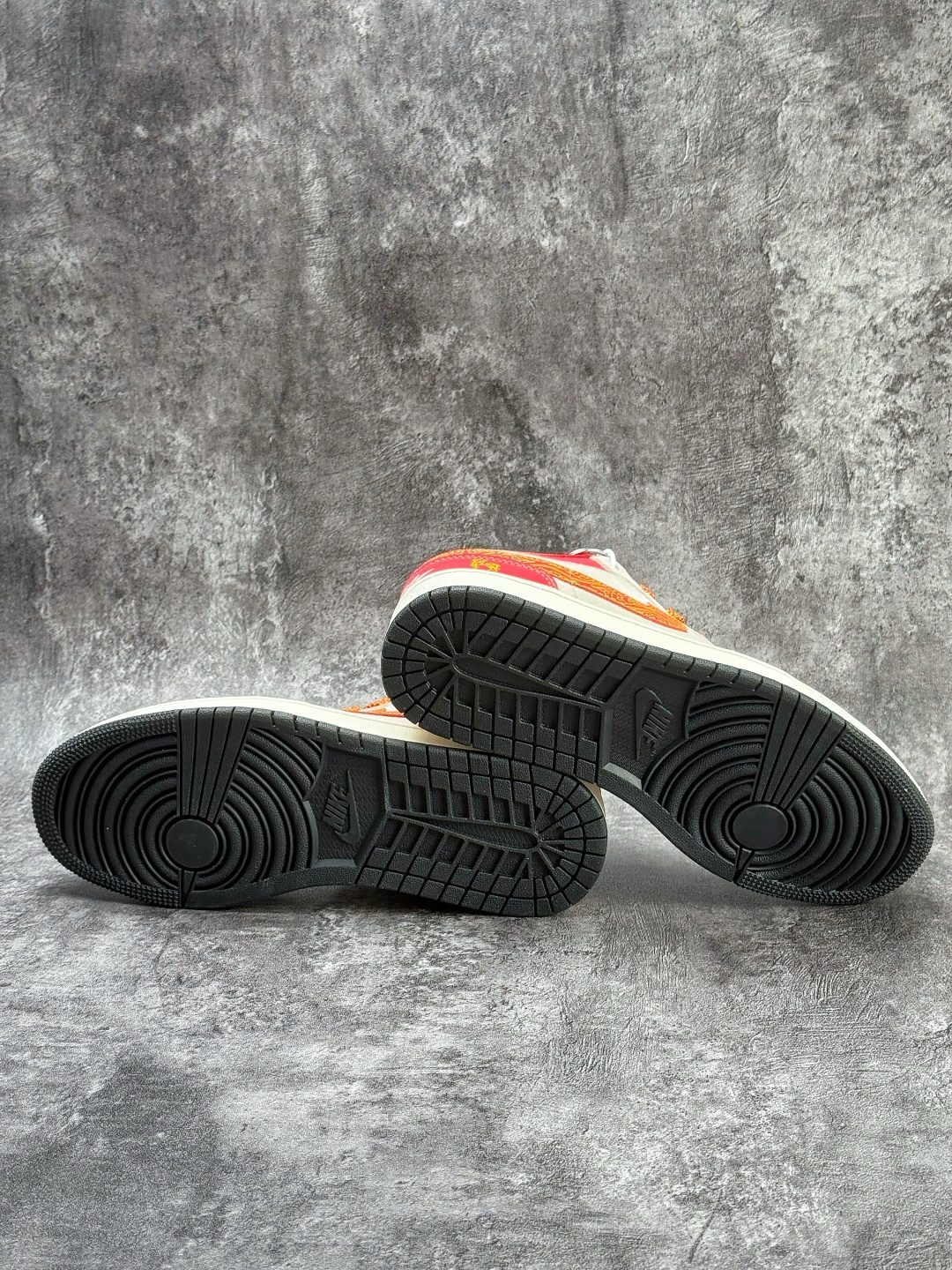 Air Jordan 1 Retro Low 马年限定 灰红满天星 XT6998-170-Top High Quatity Cheap Sneakers Fashion Clothing Clothes Bags handbags Shoes of all Brand wholesale With The best Quality And Beautiful Price from China Factory Chinese suppliers wholesaler seller Air Jordan 1 Retro Low 马年限定 灰红满天星 XT6998-170