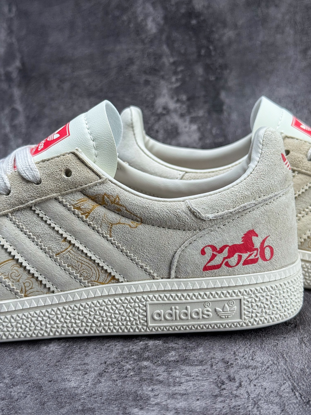 F版 马年新款海外定制限量发售 Adidas Originals GAZELLE BOLD W“马年联名限定”限定德训鞋 ZH2607