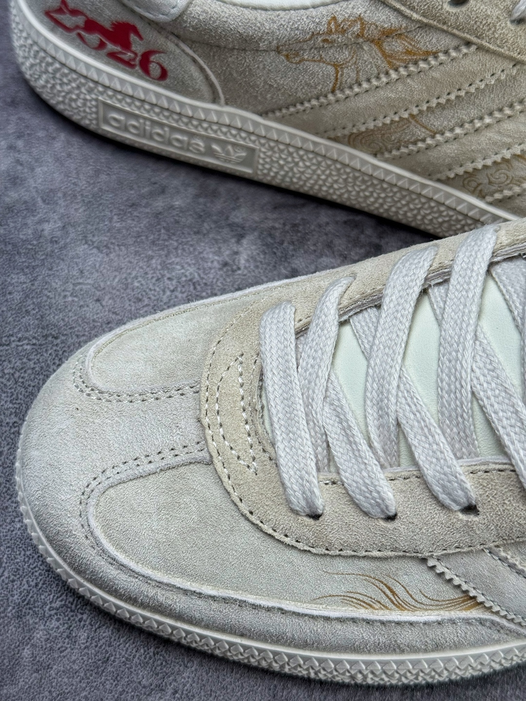 F版 马年新款海外定制限量发售 Adidas Originals GAZELLE BOLD W“马年联名限定”限定德训鞋 ZH2607