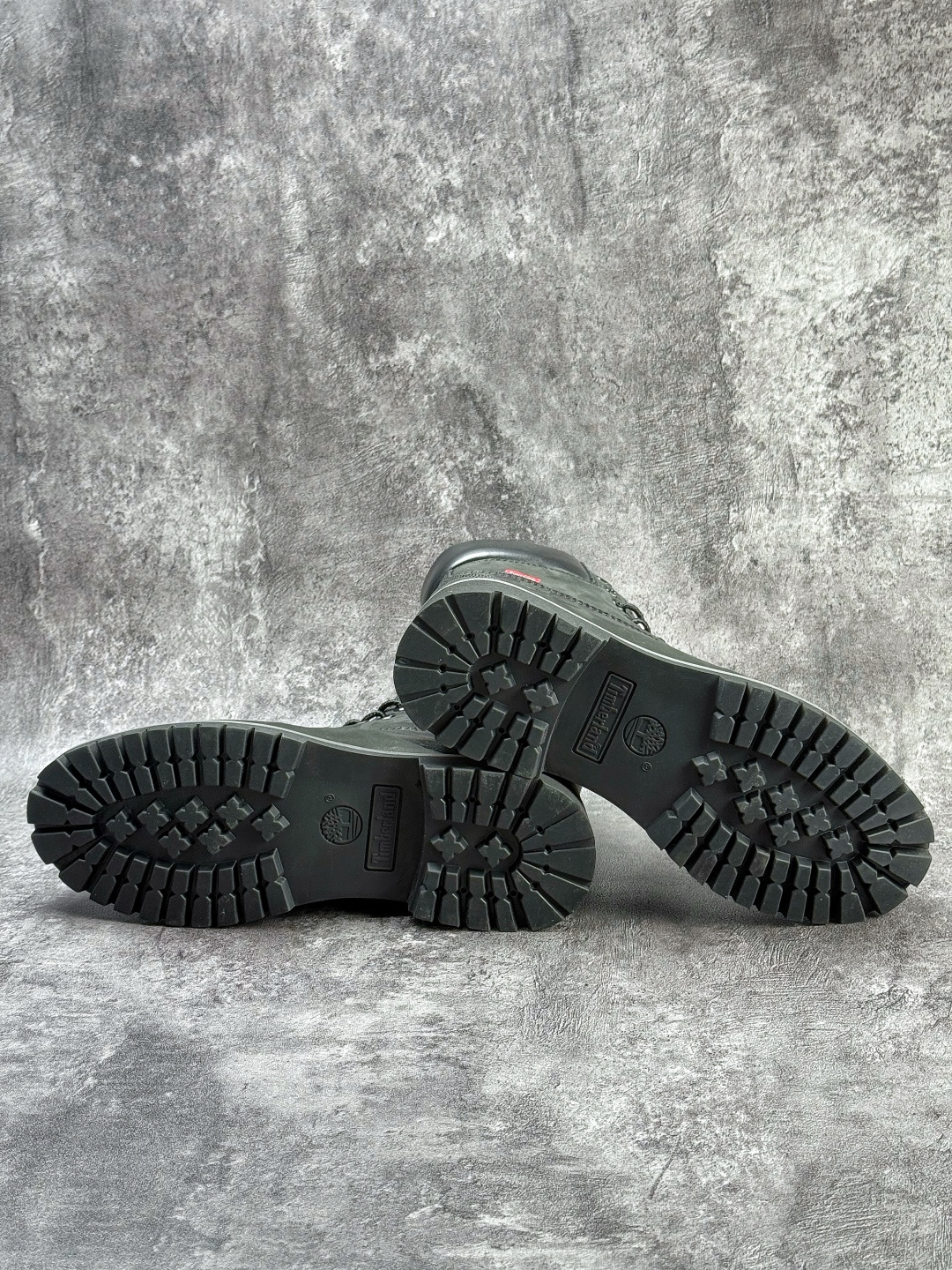 Timberland/天伯伦 添柏岚/经典大黄靴 高帮/ 黑色 TB 010061 713-Top High Quatity Cheap Sneakers Fashion Clothing Clothes Bags handbags Shoes of all Brand wholesale With The best Quality And Beautiful Price from China Factory Chinese suppliers wholesaler seller Timberland/天伯伦 添柏岚/经典大黄靴 高帮/ 黑色 TB 010061 713