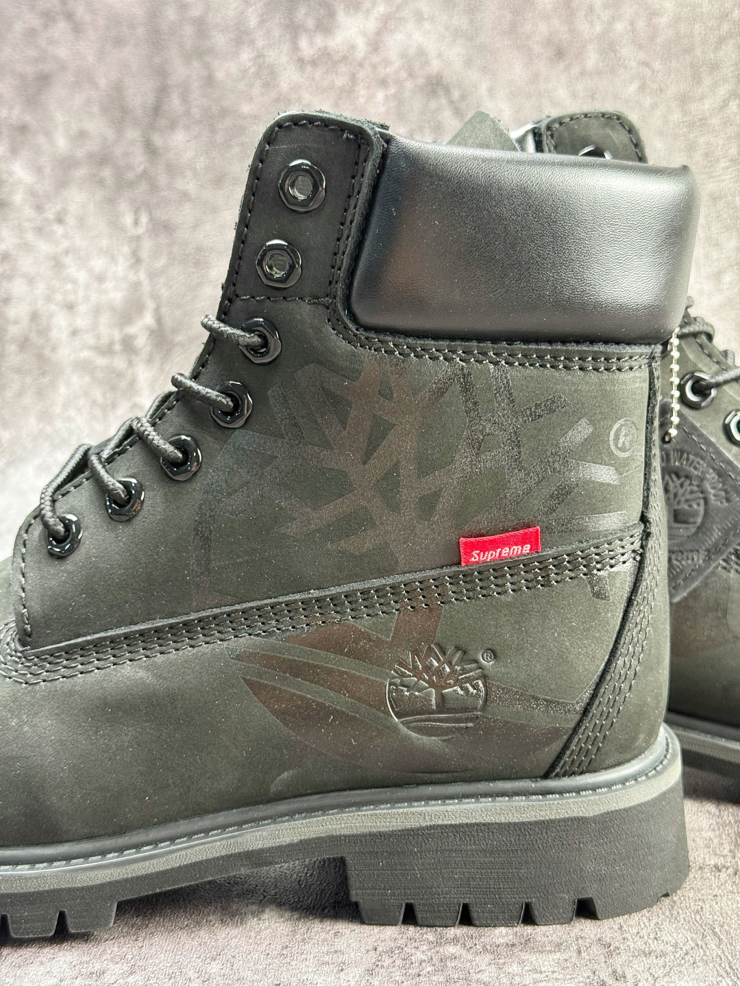 Timberland/天伯伦 添柏岚/经典大黄靴 高帮/ 黑色 TB 010061 713-Top High Quatity Cheap Sneakers Fashion Clothing Clothes Bags handbags Shoes of all Brand wholesale With The best Quality And Beautiful Price from China Factory Chinese suppliers wholesaler seller Timberland/天伯伦 添柏岚/经典大黄靴 高帮/ 黑色 TB 010061 713