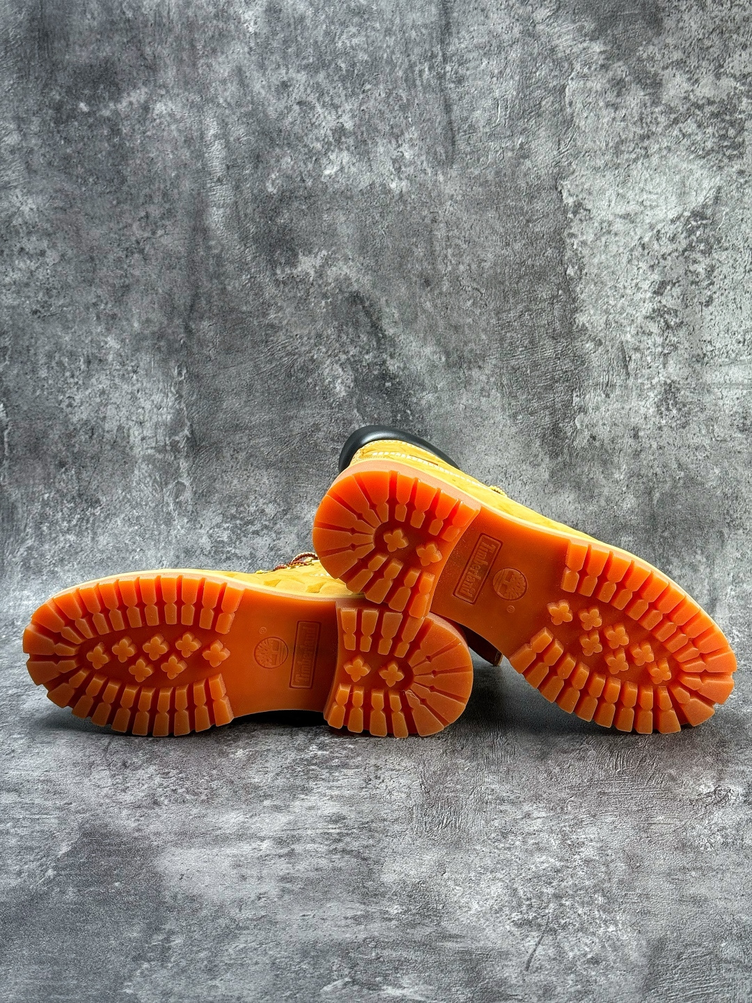 Timberland/天伯伦 添柏岚/经典大黄靴 高帮/ 麦色 TB 010061 713-Top High Quatity Cheap Sneakers Fashion Clothing Clothes Bags handbags Shoes of all Brand wholesale With The best Quality And Beautiful Price from China Factory Chinese suppliers wholesaler seller Timberland/天伯伦 添柏岚/经典大黄靴 高帮/ 麦色 TB 010061 713