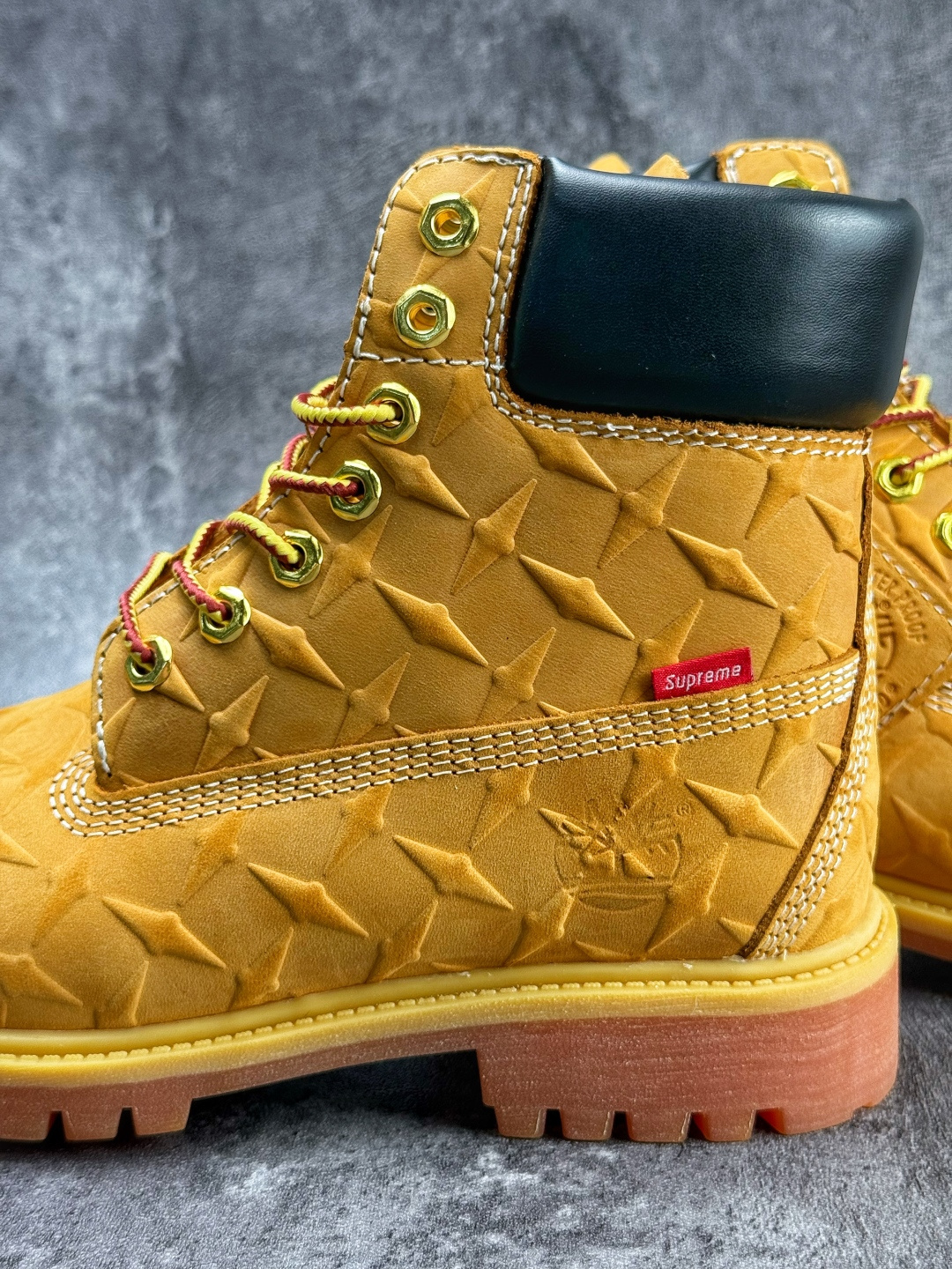 Timberland/天伯伦 添柏岚/经典大黄靴 高帮/ 麦色 TB 010061 713-Top High Quatity Cheap Sneakers Fashion Clothing Clothes Bags handbags Shoes of all Brand wholesale With The best Quality And Beautiful Price from China Factory Chinese suppliers wholesaler seller Timberland/天伯伦 添柏岚/经典大黄靴 高帮/ 麦色 TB 010061 713