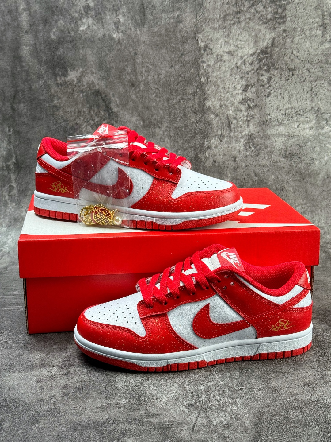 NIKE SB Dunk Low 婚庆囍宴 红白 DD1873-116-Top High Quatity Cheap Sneakers Fashion Clothing Clothes Bags handbags Shoes of all Brand wholesale With The best Quality And Beautiful Price from China Factory Chinese suppliers wholesaler seller NIKE SB Dunk Low 婚庆囍宴 红白 DD1873-116