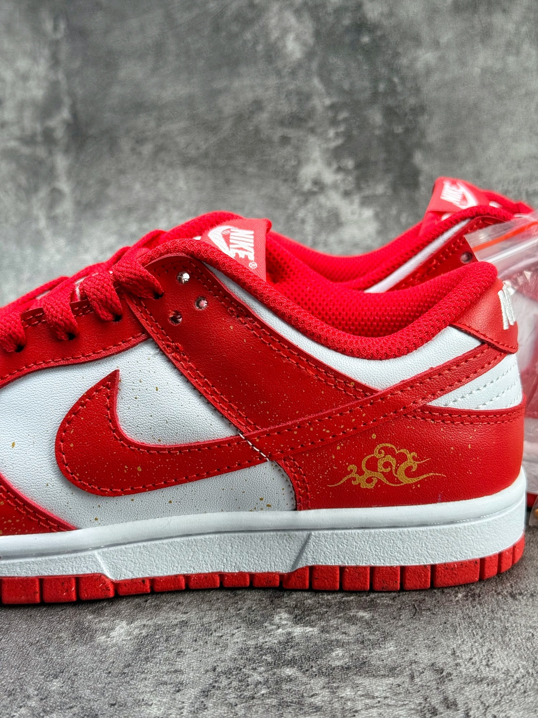 NIKE SB Dunk Low 婚庆囍宴 红白 DD1873-116-Top High Quatity Cheap Sneakers Fashion Clothing Clothes Bags handbags Shoes of all Brand wholesale With The best Quality And Beautiful Price from China Factory Chinese suppliers wholesaler seller NIKE SB Dunk Low 婚庆囍宴 红白 DD1873-116