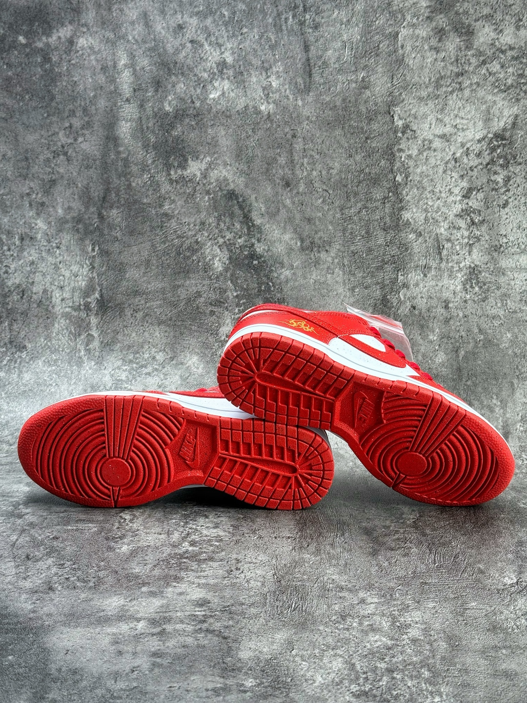 NIKE SB Dunk Low 婚庆囍宴 红白 DD1873-116-Top High Quatity Cheap Sneakers Fashion Clothing Clothes Bags handbags Shoes of all Brand wholesale With The best Quality And Beautiful Price from China Factory Chinese suppliers wholesaler seller NIKE SB Dunk Low 婚庆囍宴 红白 DD1873-116
