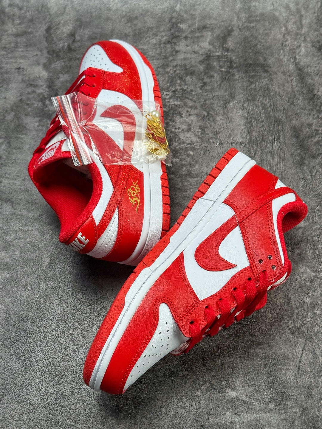 NIKE SB Dunk Low 婚庆囍宴 红白 DD1873-116-Top High Quatity Cheap Sneakers Fashion Clothing Clothes Bags handbags Shoes of all Brand wholesale With The best Quality And Beautiful Price from China Factory Chinese suppliers wholesaler seller NIKE SB Dunk Low 婚庆囍宴 红白 DD1873-116