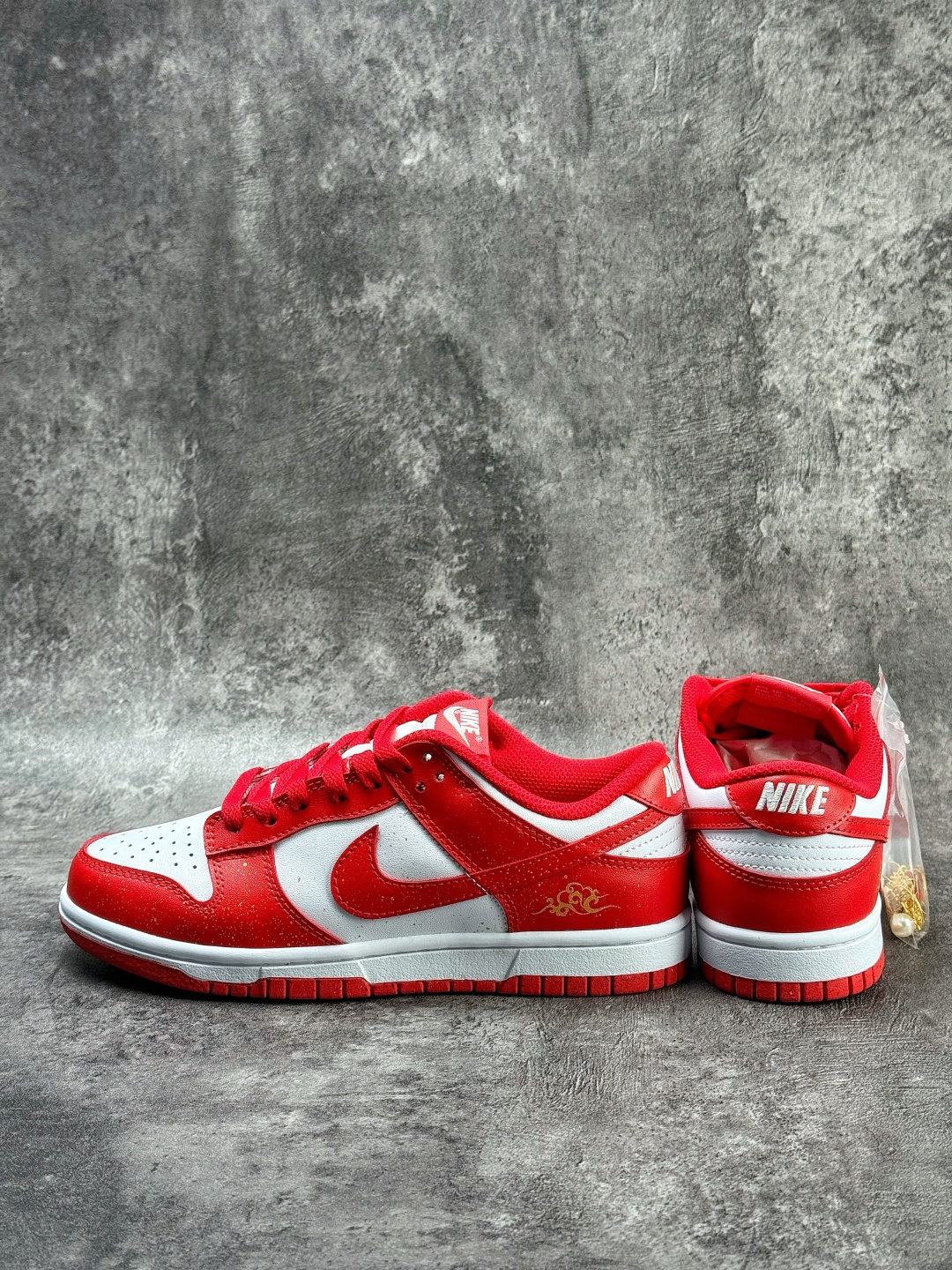 NIKE SB Dunk Low 婚庆囍宴 红白 DD1873-116-Top High Quatity Cheap Sneakers Fashion Clothing Clothes Bags handbags Shoes of all Brand wholesale With The best Quality And Beautiful Price from China Factory Chinese suppliers wholesaler seller NIKE SB Dunk Low 婚庆囍宴 红白 DD1873-116