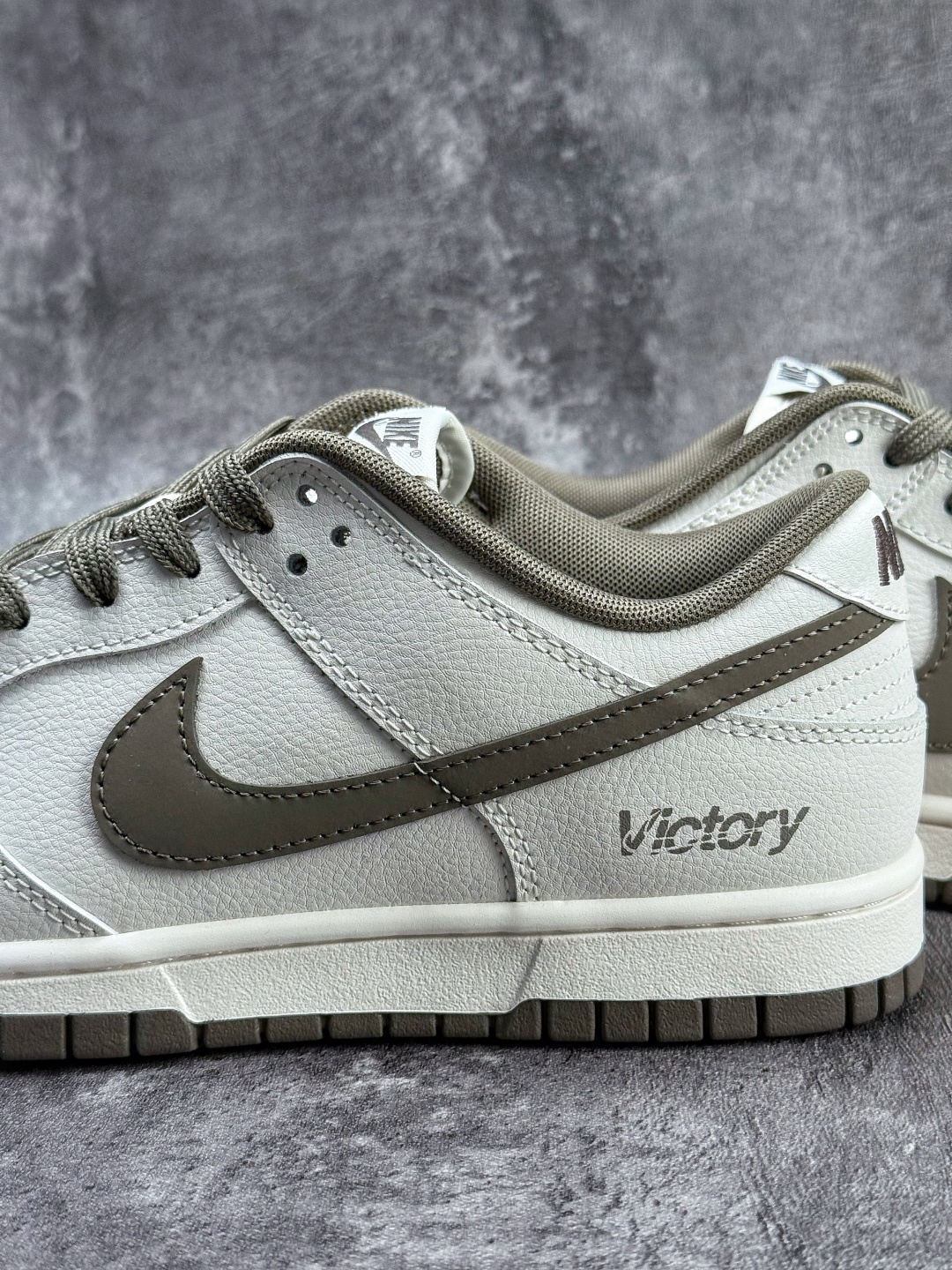 Nike SB Dunk Low 白棕小勾 WG0716-153-Top High Quatity Cheap Sneakers Fashion Clothing Clothes Bags handbags Shoes of all Brand wholesale With The best Quality And Beautiful Price from China Factory Chinese suppliers wholesaler seller Nike SB Dunk Low 白棕小勾 WG0716-153