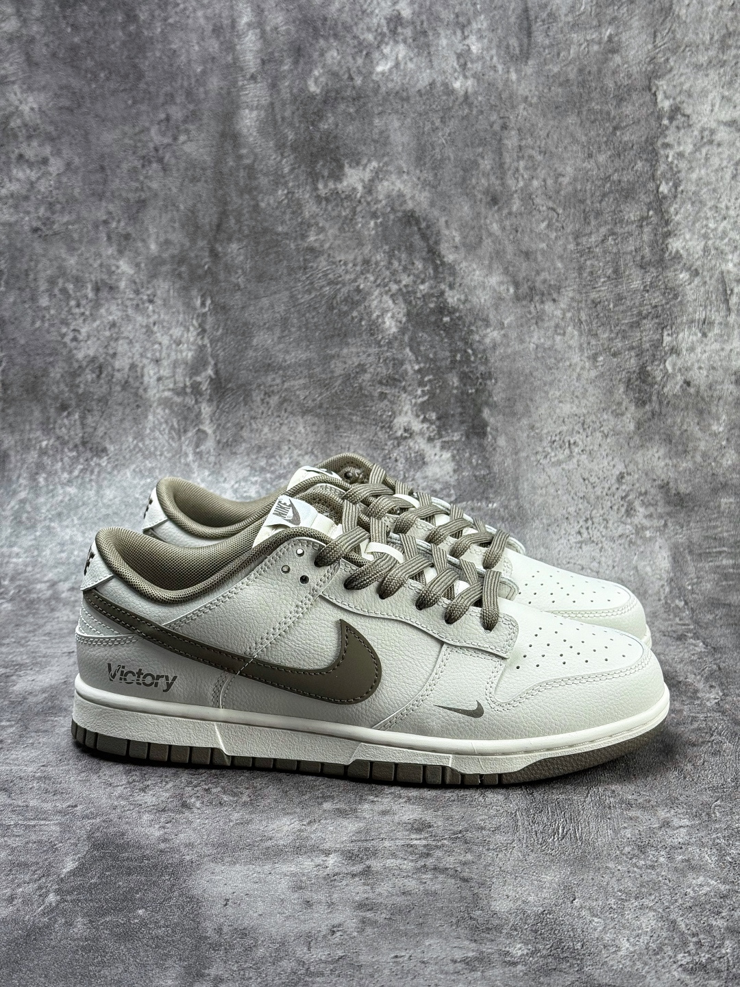 Nike SB Dunk Low 白棕小勾 WG0716-153-Top High Quatity Cheap Sneakers Fashion Clothing Clothes Bags handbags Shoes of all Brand wholesale With The best Quality And Beautiful Price from China Factory Chinese suppliers wholesaler seller Nike SB Dunk Low 白棕小勾 WG0716-153