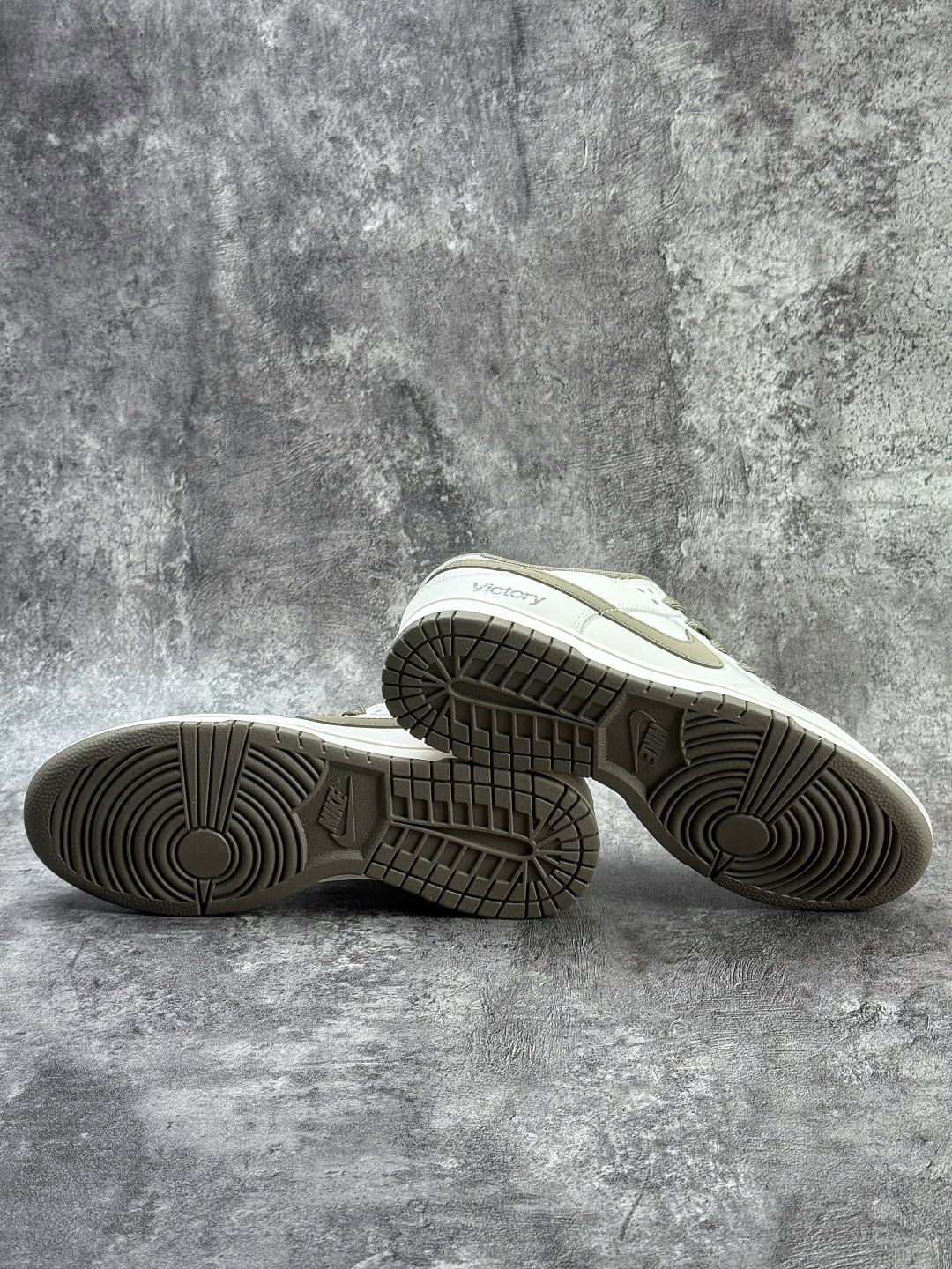 Nike SB Dunk Low 白棕小勾 WG0716-153-Top High Quatity Cheap Sneakers Fashion Clothing Clothes Bags handbags Shoes of all Brand wholesale With The best Quality And Beautiful Price from China Factory Chinese suppliers wholesaler seller Nike SB Dunk Low 白棕小勾 WG0716-153