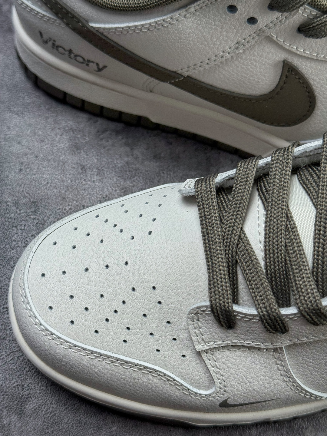 Nike SB Dunk Low 白棕小勾 WG0716-153-Top High Quatity Cheap Sneakers Fashion Clothing Clothes Bags handbags Shoes of all Brand wholesale With The best Quality And Beautiful Price from China Factory Chinese suppliers wholesaler seller Nike SB Dunk Low 白棕小勾 WG0716-153