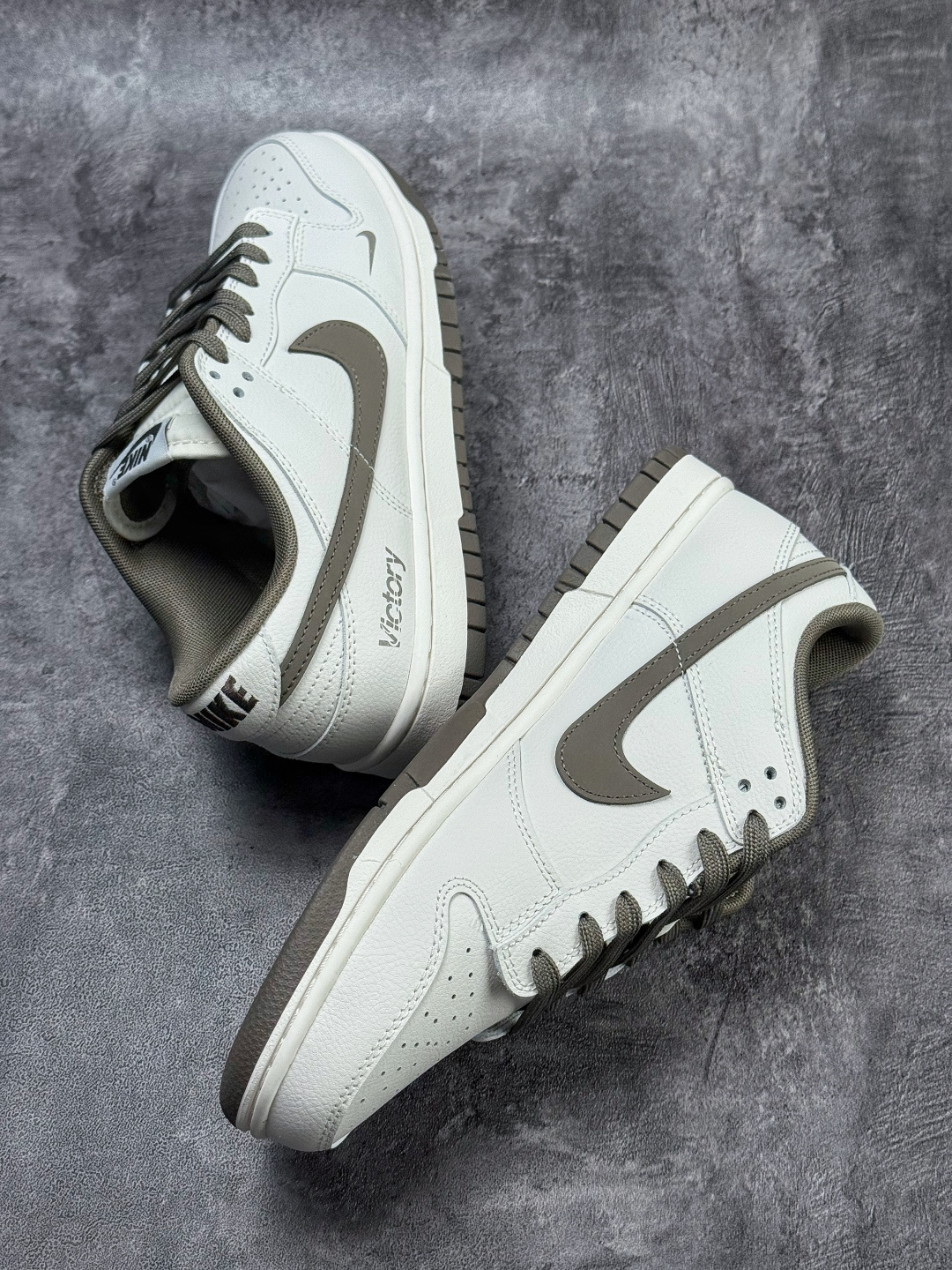 Nike SB Dunk Low 白棕小勾 WG0716-153-Top High Quatity Cheap Sneakers Fashion Clothing Clothes Bags handbags Shoes of all Brand wholesale With The best Quality And Beautiful Price from China Factory Chinese suppliers wholesaler seller Nike SB Dunk Low 白棕小勾 WG0716-153