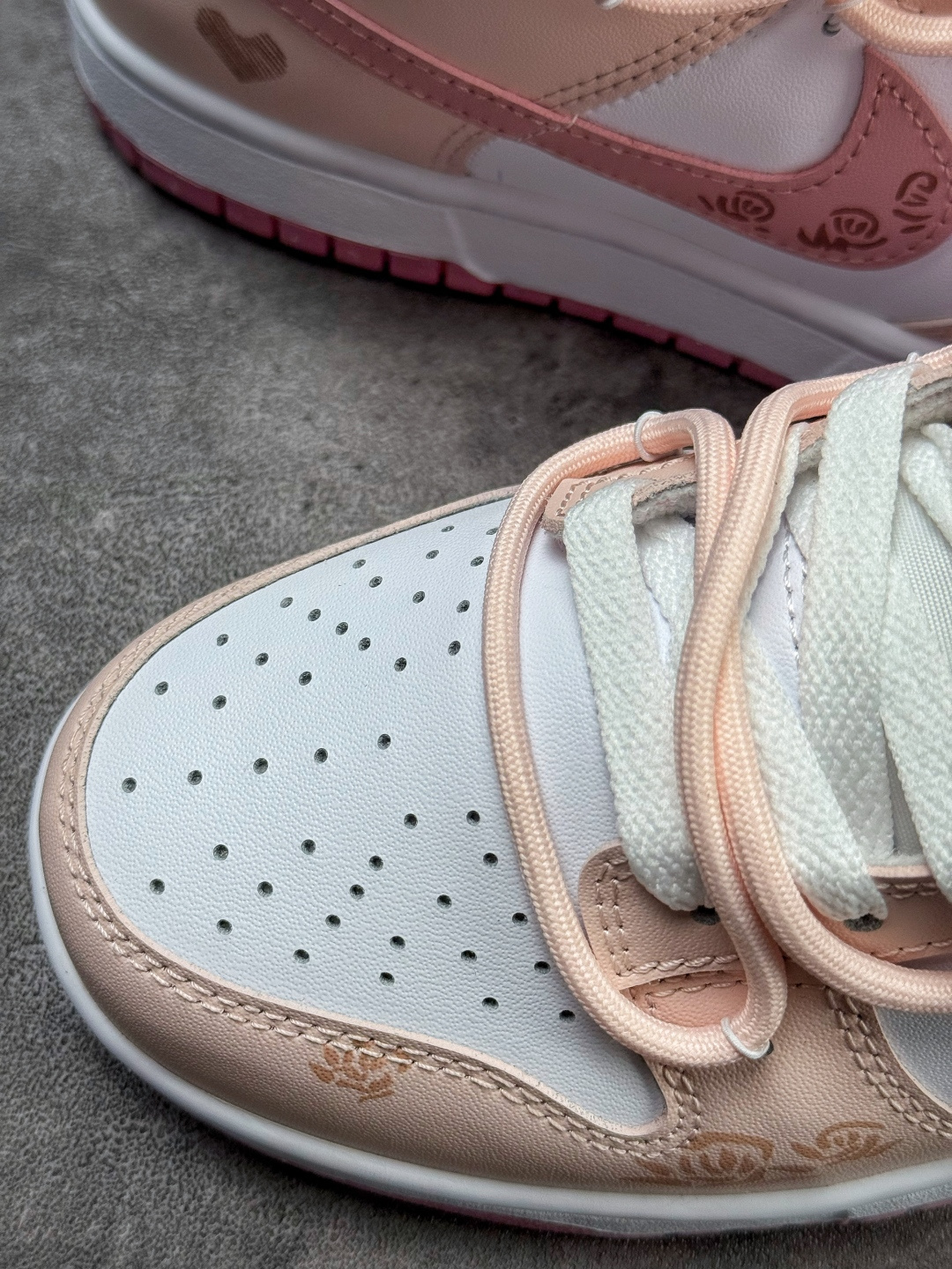 230 NIKE SB Dunk Low 米白粉绑带 DD1873-112-Chinese UA Cheap High Quatity Brand Clothes Bags handbags Sneakers wholesale wholesaler seller from China Factory suppliers Fashion Clothing Shoes best Quality Beautiful Price 230 NIKE SB Dunk Low 米白粉绑带 DD1873-112