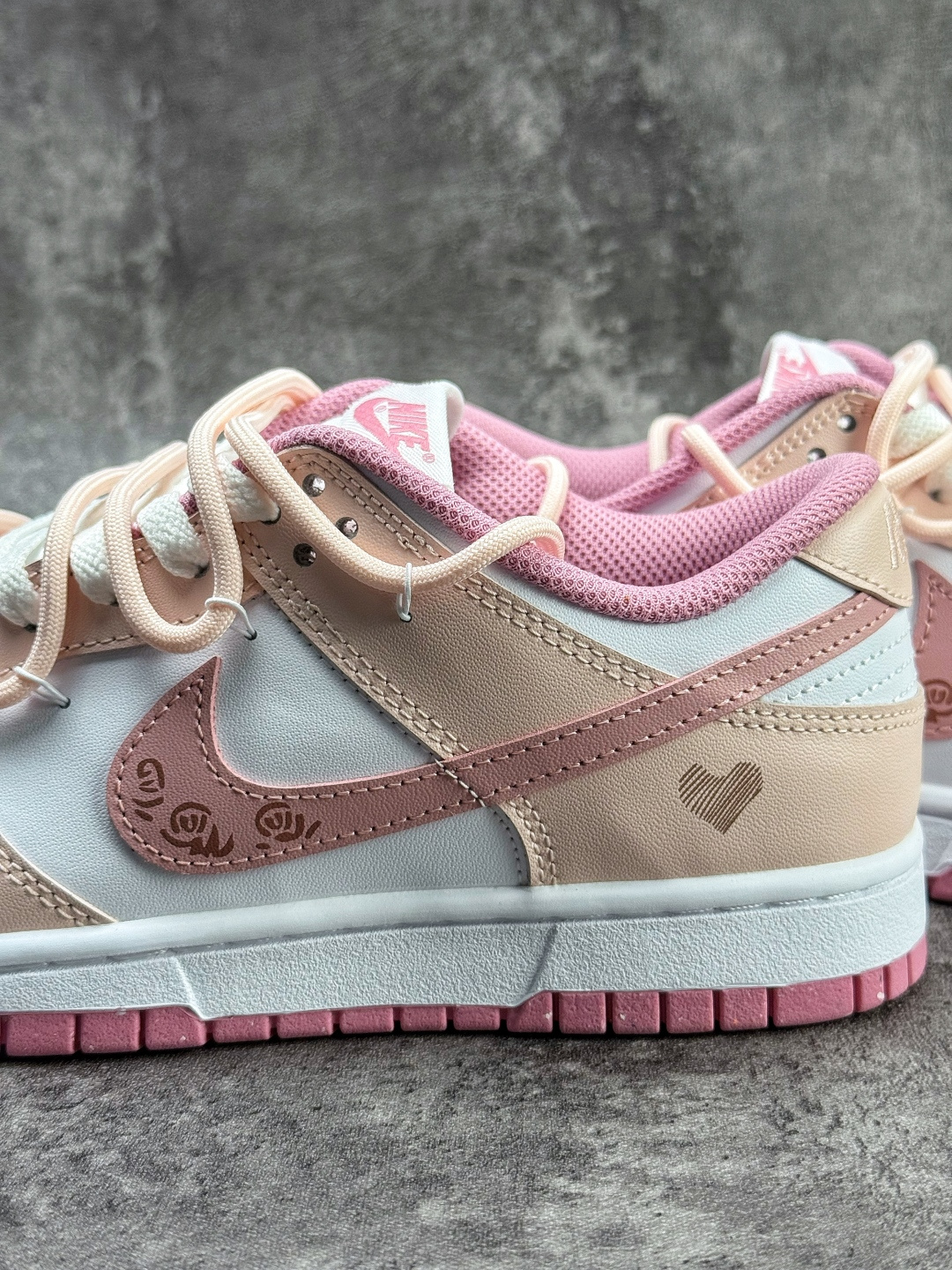 230 NIKE SB Dunk Low 米白粉绑带 DD1873-112-Chinese UA Cheap High Quatity Brand Clothes Bags handbags Sneakers wholesale wholesaler seller from China Factory suppliers Fashion Clothing Shoes best Quality Beautiful Price 230 NIKE SB Dunk Low 米白粉绑带 DD1873-112