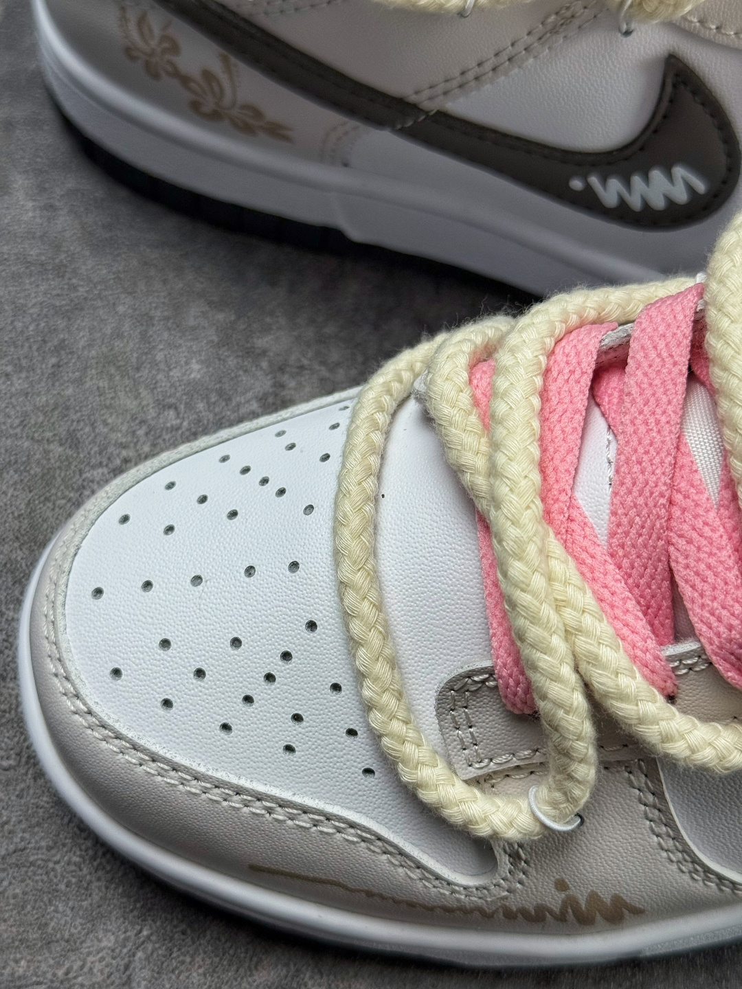 Nike SB Dunk Low 白灰绑带 DD1391-100-Top High Quatity Cheap Sneakers Fashion Clothing Clothes Bags handbags Shoes of all Brand wholesale With The best Quality And Beautiful Price from China Factory Chinese suppliers wholesaler seller Nike SB Dunk Low 白灰绑带 DD1391-100