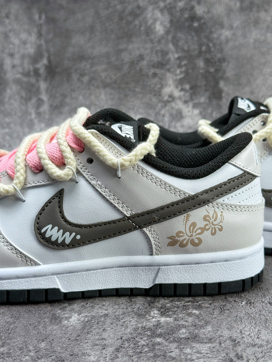 Nike SB Dunk Low 白灰绑带 DD1391-100-Top High Quatity Cheap Sneakers Fashion Clothing Clothes Bags handbags Shoes of all Brand wholesale With The best Quality And Beautiful Price from China Factory Chinese suppliers wholesaler seller Nike SB Dunk Low 白灰绑带 DD1391-100